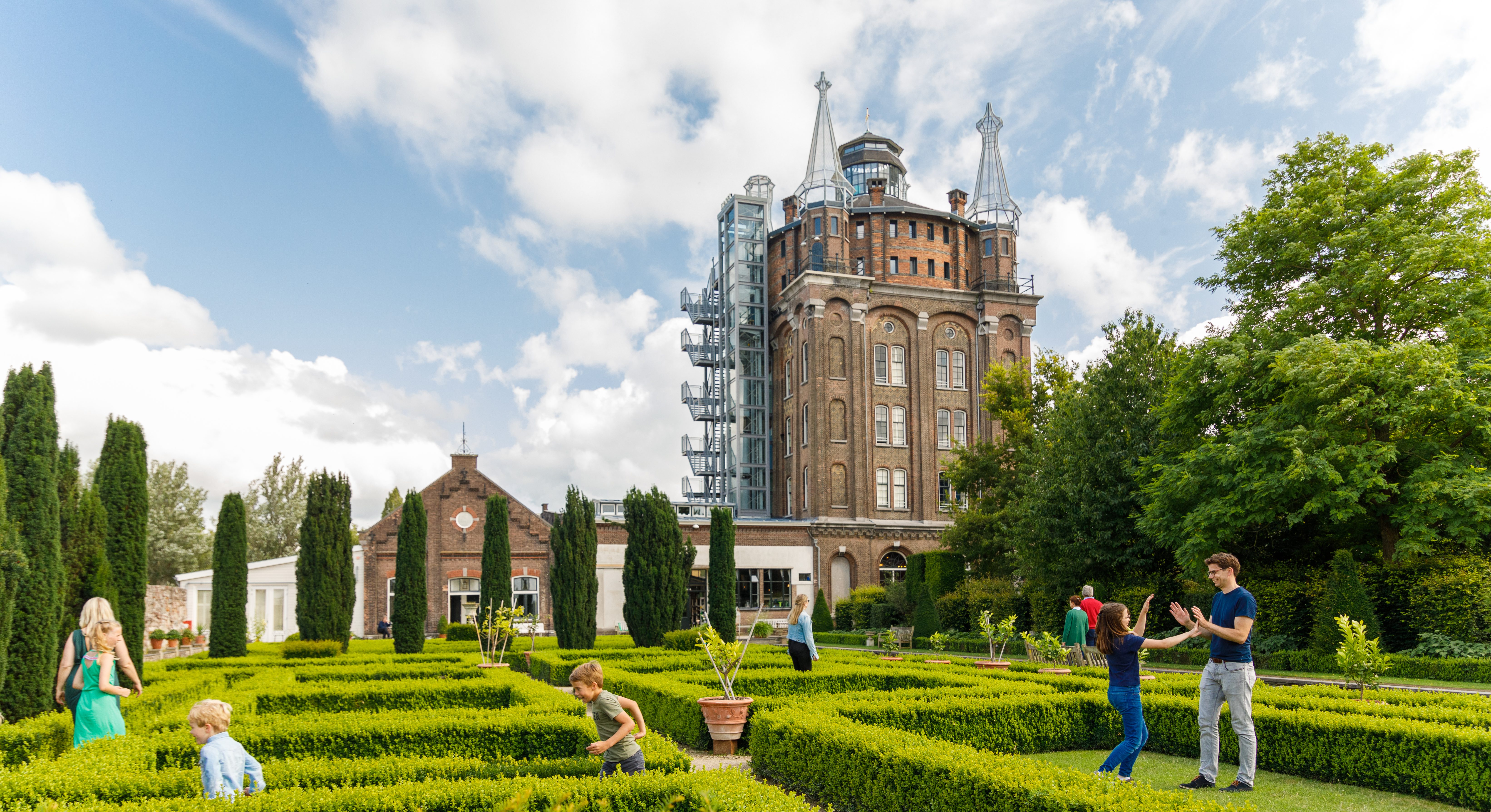 Hotel Villa Augustus - Dordrecht - tuin - watertoren