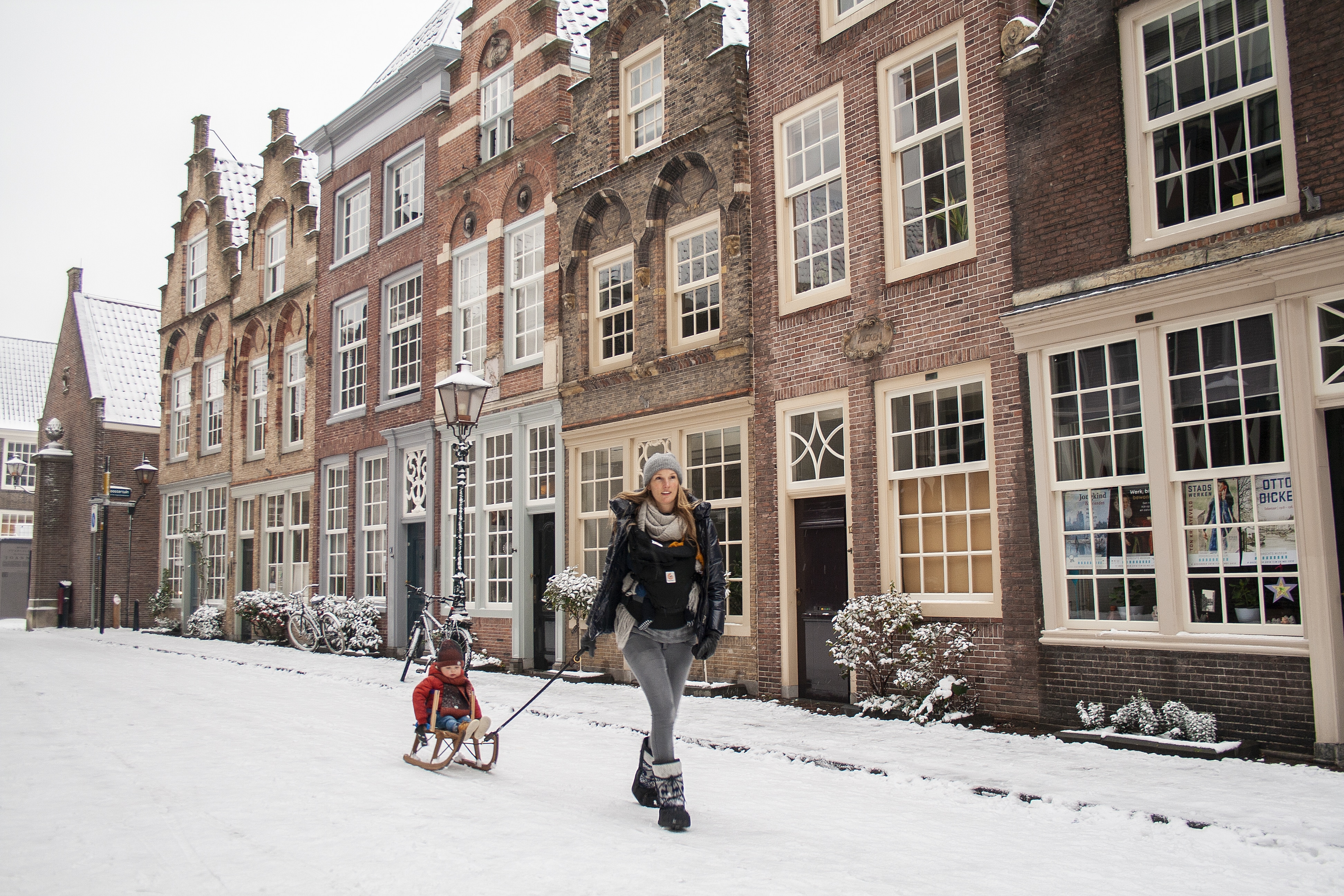 Hofstraat-Dordrecht-met-sneeuw