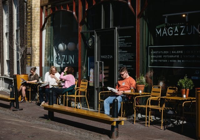 Restaurant Magazijn terras bankjes horeca Dordrecht