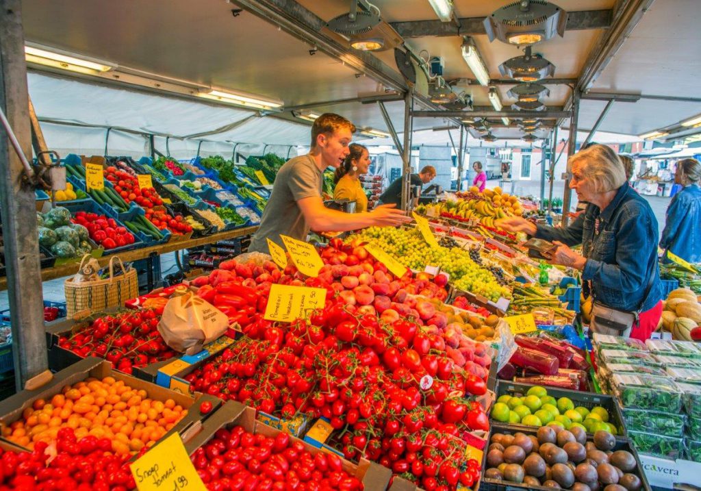 Weekmarkt Sarisgang Statenplein groente fruit Dordrecht