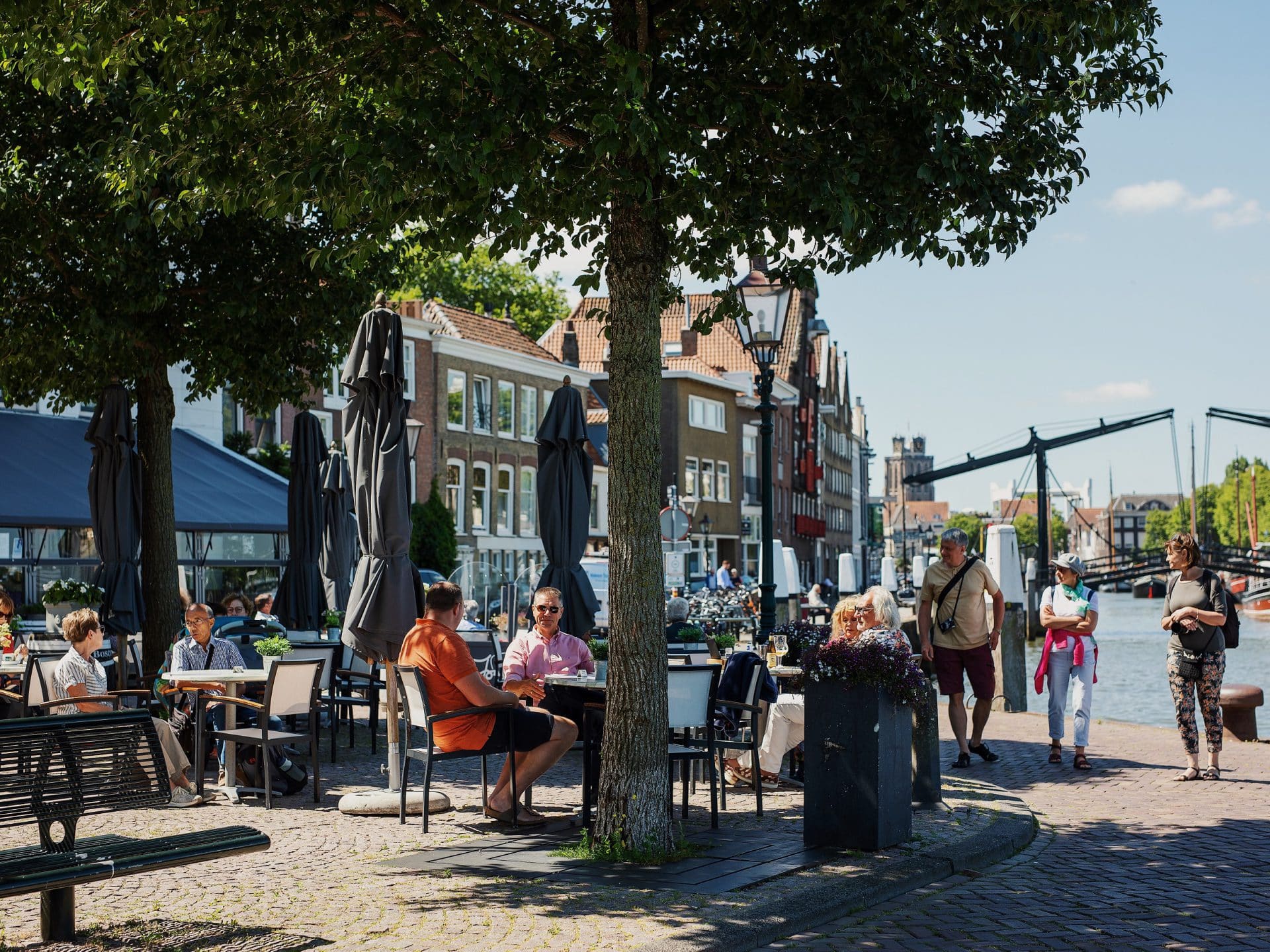 Groothoofd terras eten drinken Jongepier Damiatebrug Wolwevershaven water Dordrecht