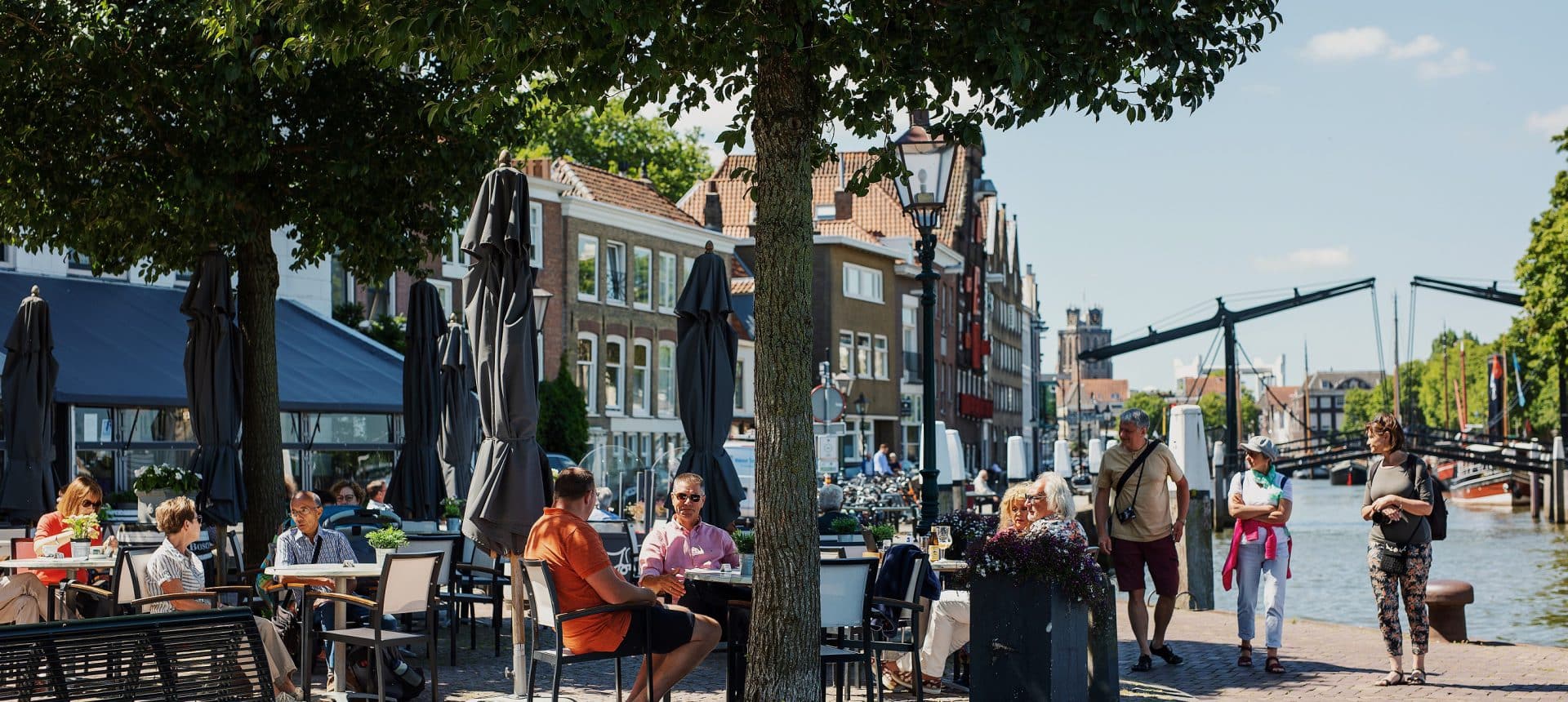 Groothoofd terras eten drinken Jongepier Damiatebrug Wolwevershaven water Dordrecht