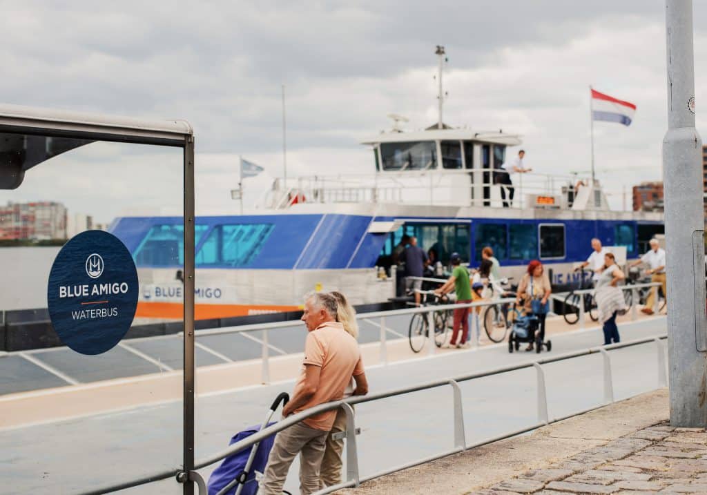 Blue Amigo Waterbus Merwekade vervoer recreatie fietsen Dordrecht (1)