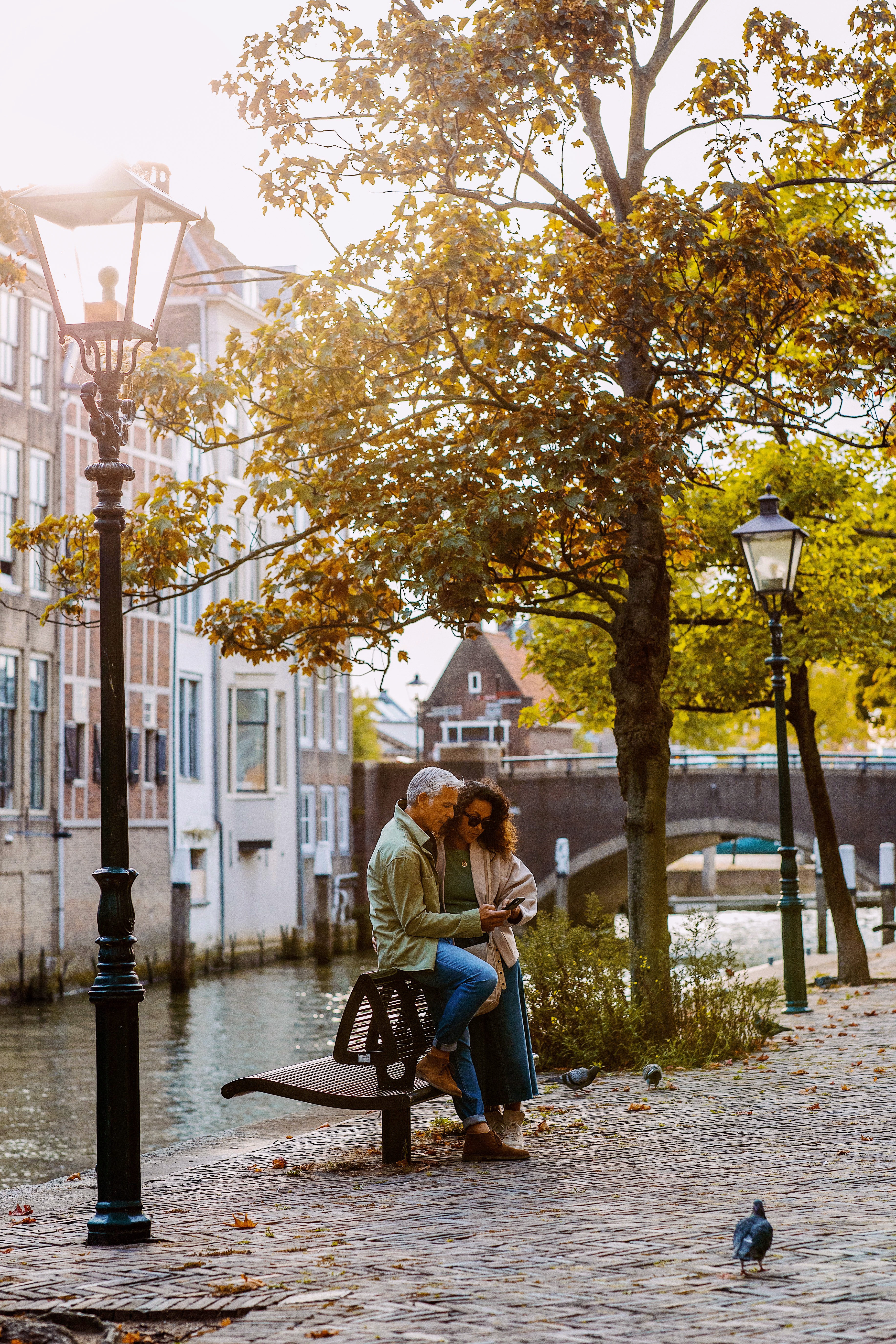 Pottenkade wandelen telefoon fotograferen herfst Voorstraathaven Dordrecht