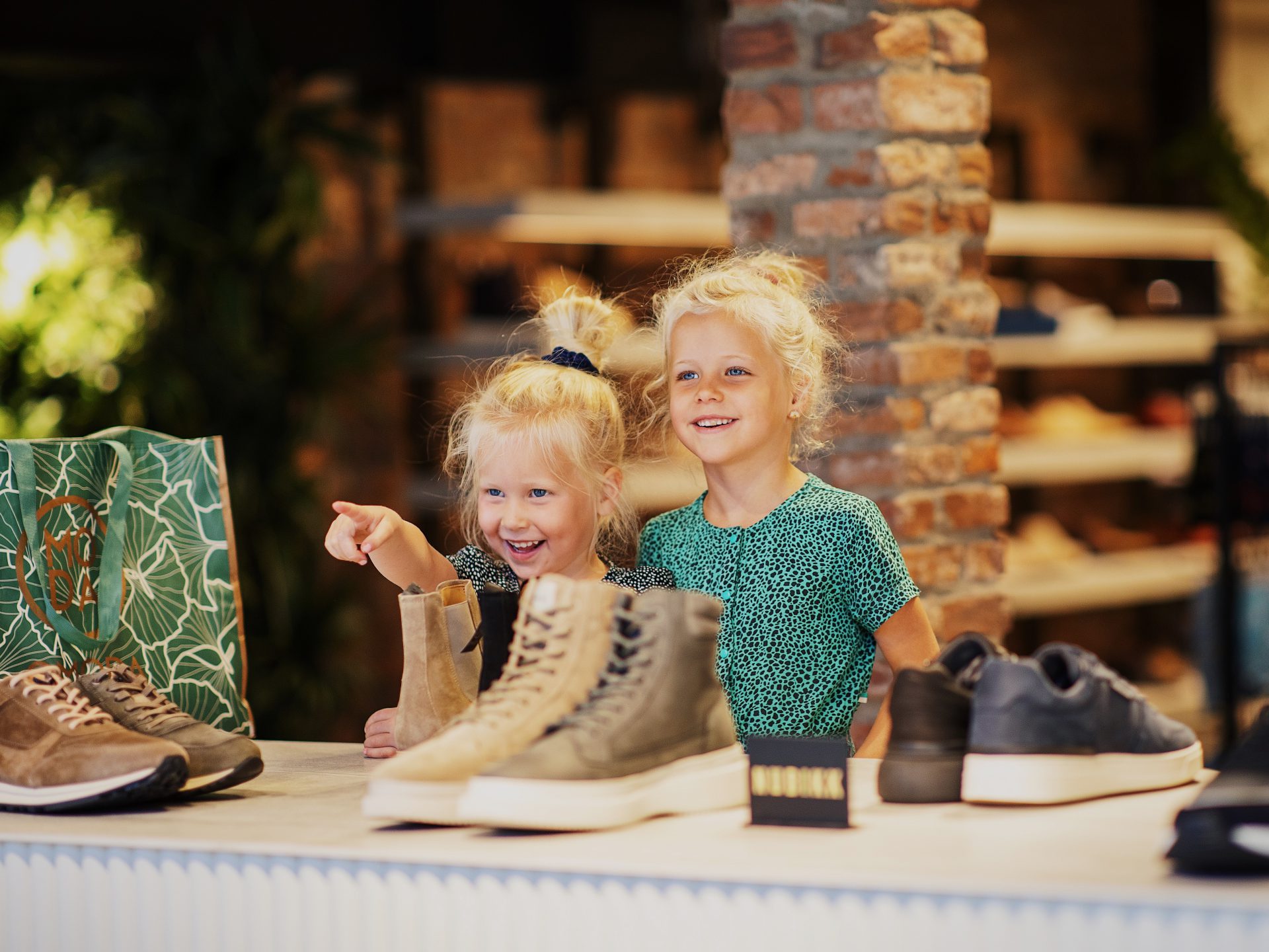 Omoda schoenen kinderen winkelen centrum Dordrecht (2)