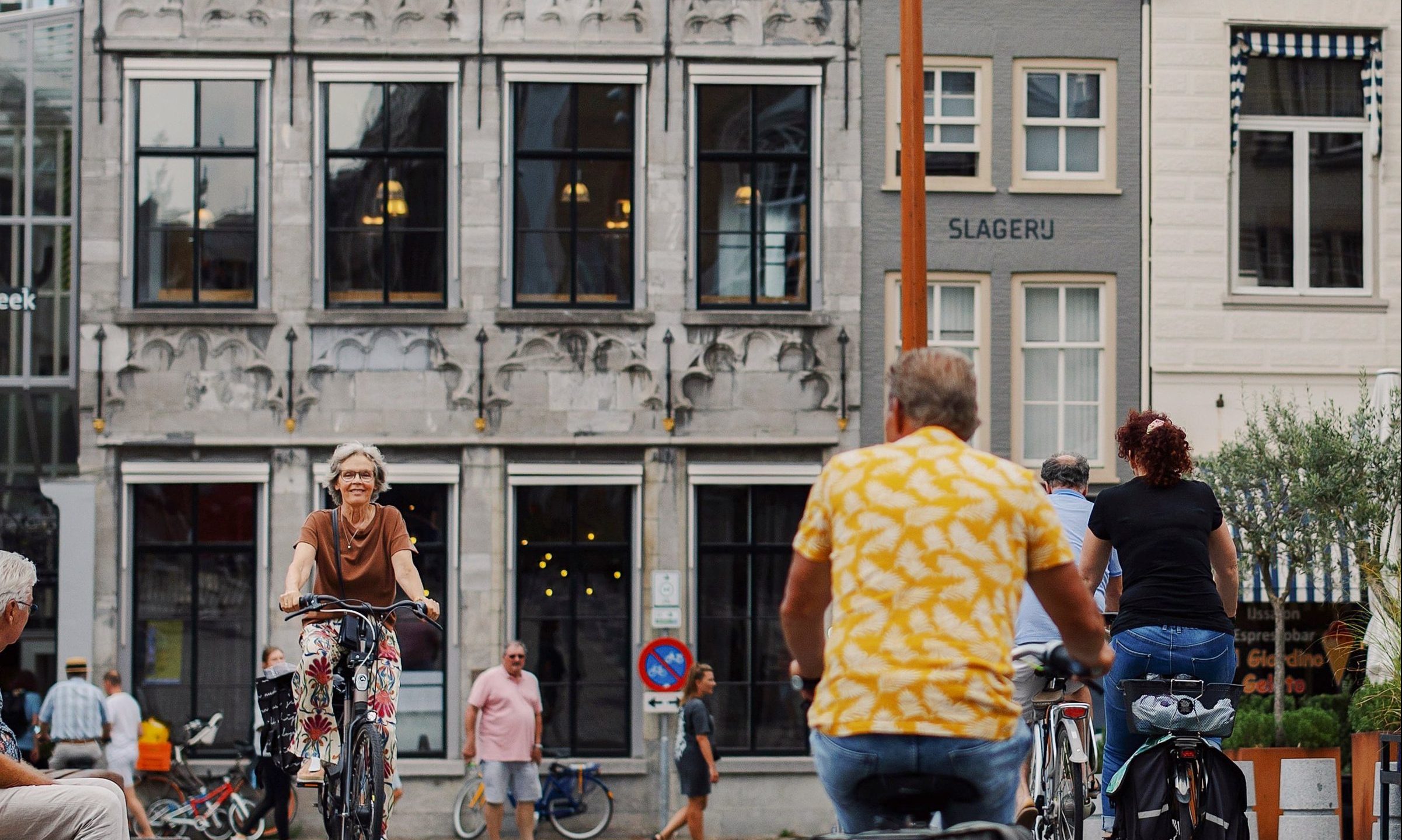 Bibliotheek Gulden Os Visbrug fietsen zomer Dordrecht