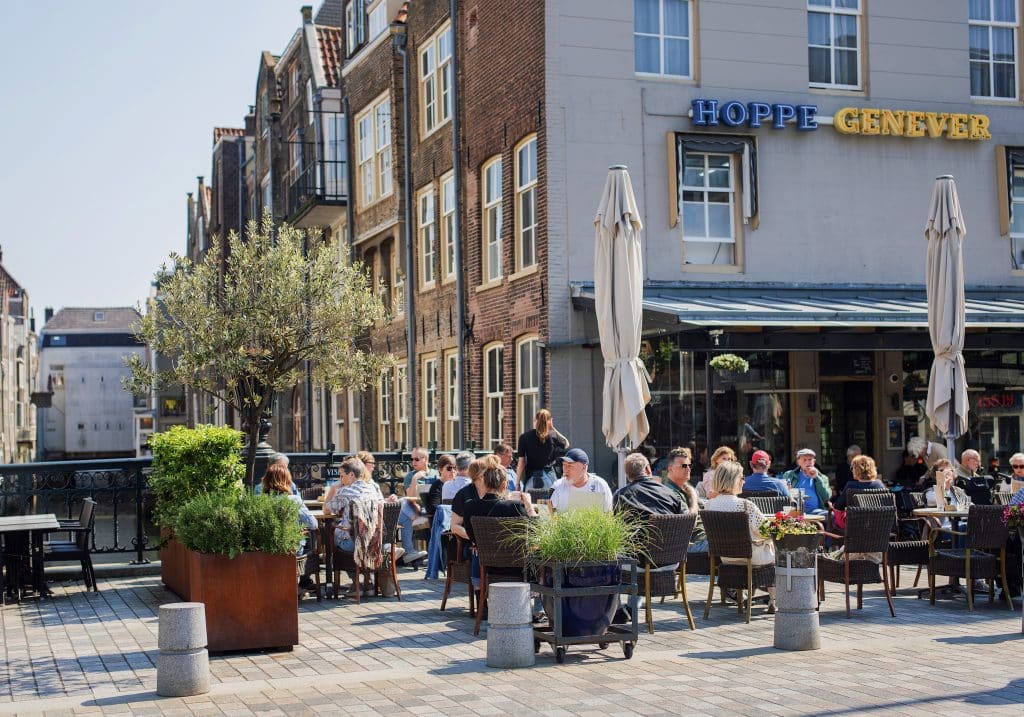 Centreville terras eten drinken Visbrug binnenstad lente Dordrecht