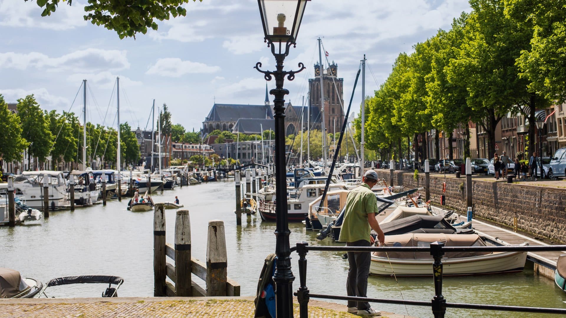 Nieuwe Haven Grote Kerk vissen water lente Dordrecht (2)