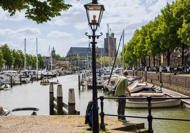 Nieuwe Haven Grote Kerk vissen water lente Dordrecht (2)