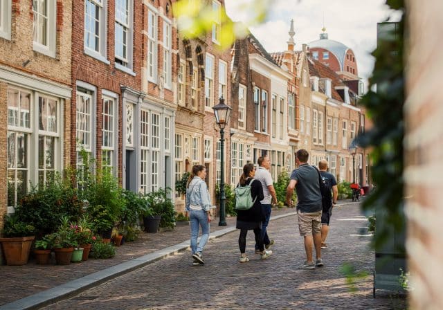 Stadswandeling groepen Hofstraat sightseeing cultuur historie Dordrecht