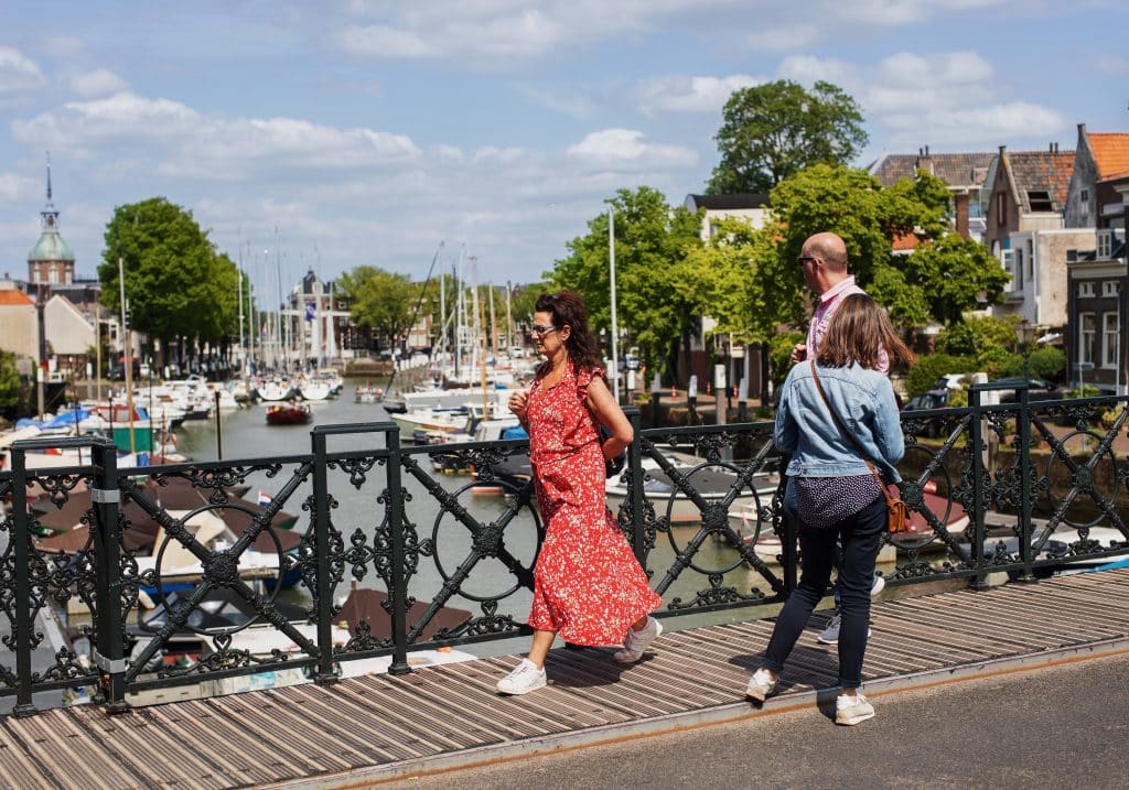 Wijnbrug wandelen rondvaarten Wijnhaven lente Dordrecht