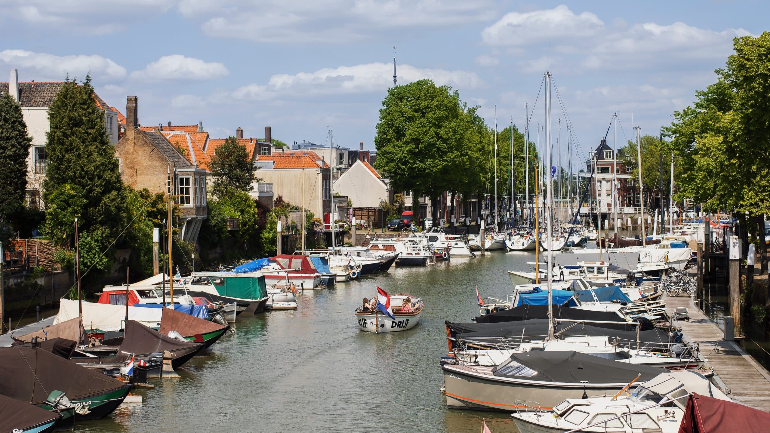 Wijnhaven Taankade DRIJF rondvaarten water lente Dordrecht