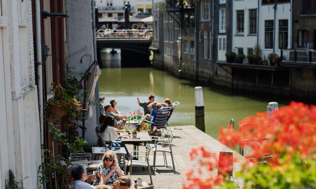 Lunchroom Helena terras eten drinken wijnbrug Voorstraathaven water Dordrecht