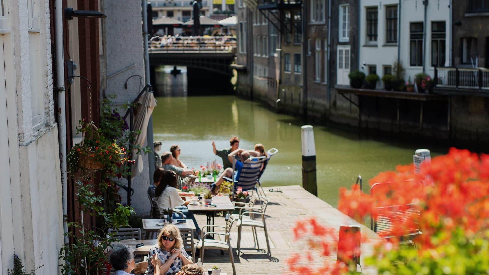 Lunchroom Helena terras eten drinken wijnbrug Voorstraathaven water Dordrecht