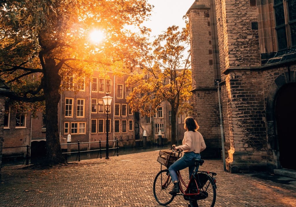 Pottenkade fiets herfst zon Grote Kerk Voorstraathaven Dordrecht cropped