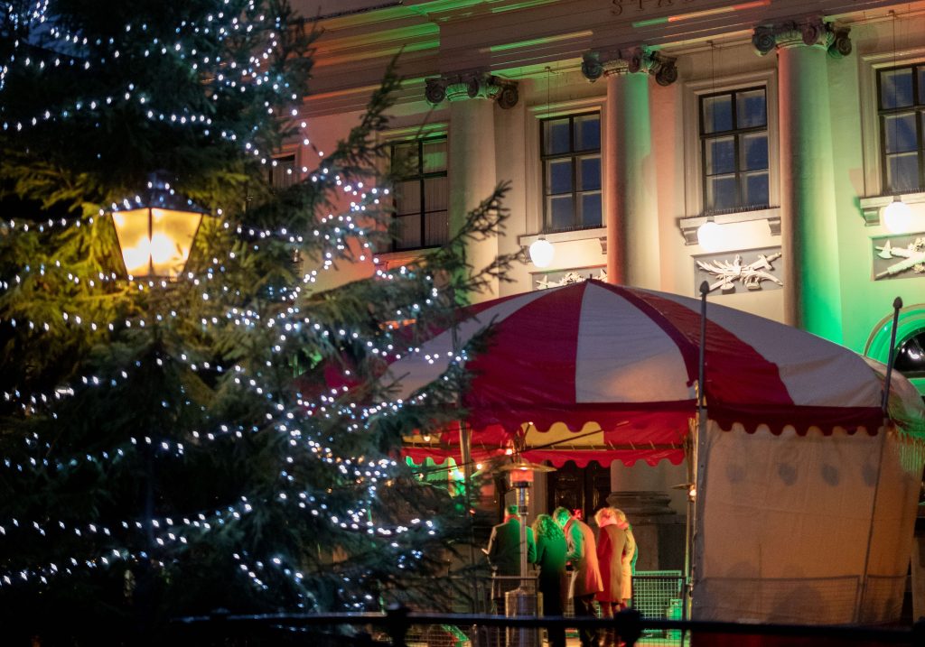 Kerst kerstboom Stadhuis sing a long podium