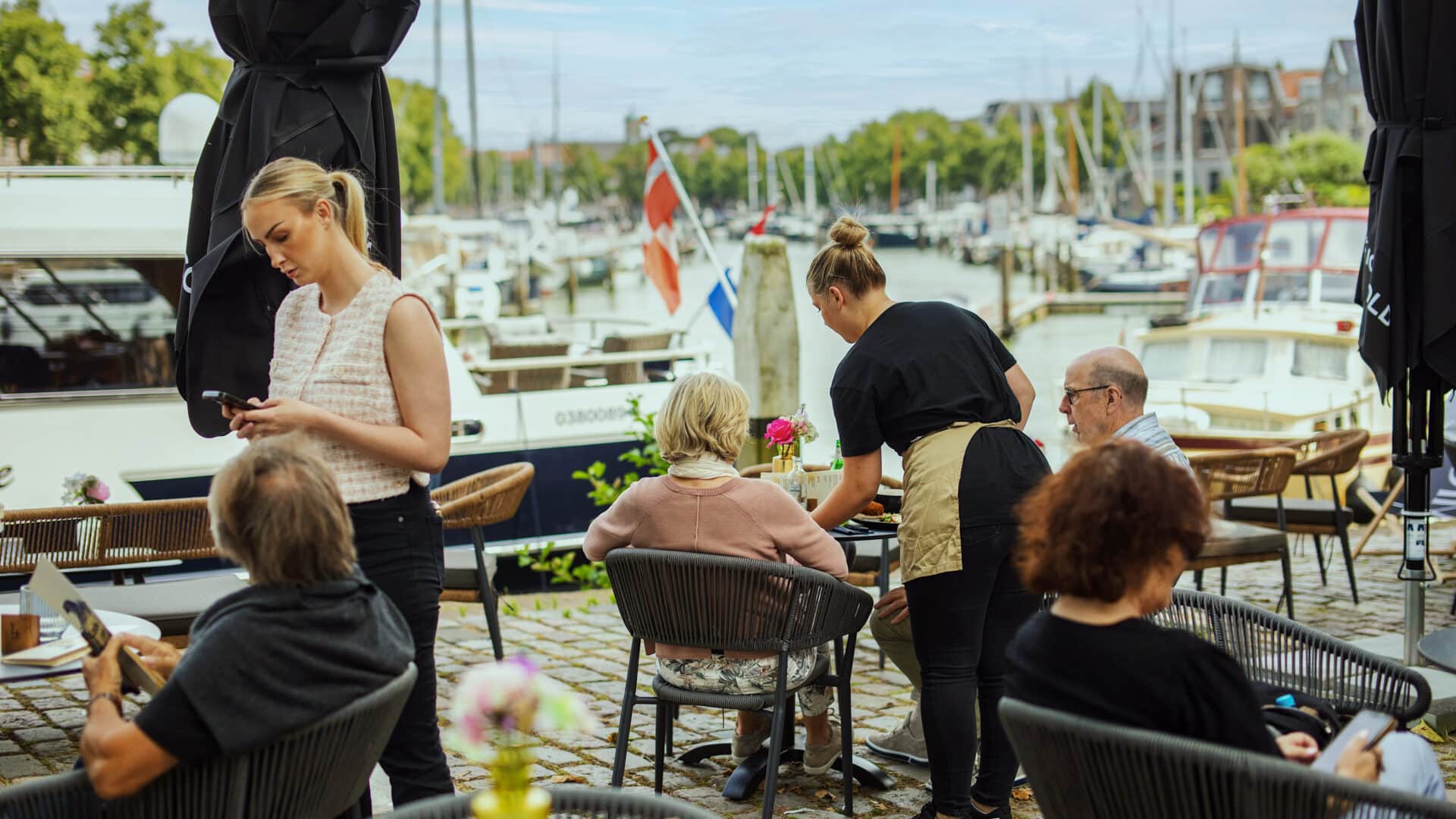 Kade 32 eten drinken terras Houttuinen Nieuwe Haven najaar Dordrecht