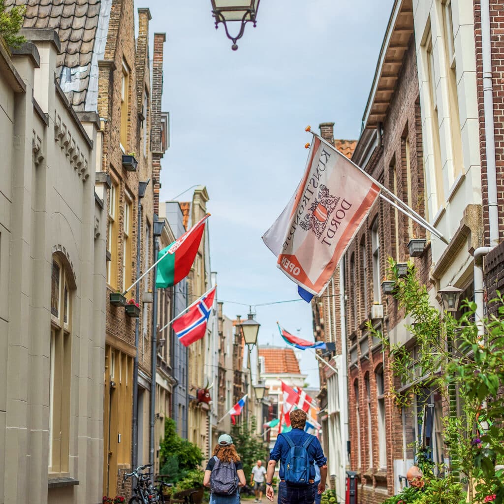 Kunstrondje Dordt wandelen Vleeshouwersstraat voorjaar najaar centrum Dordrecht