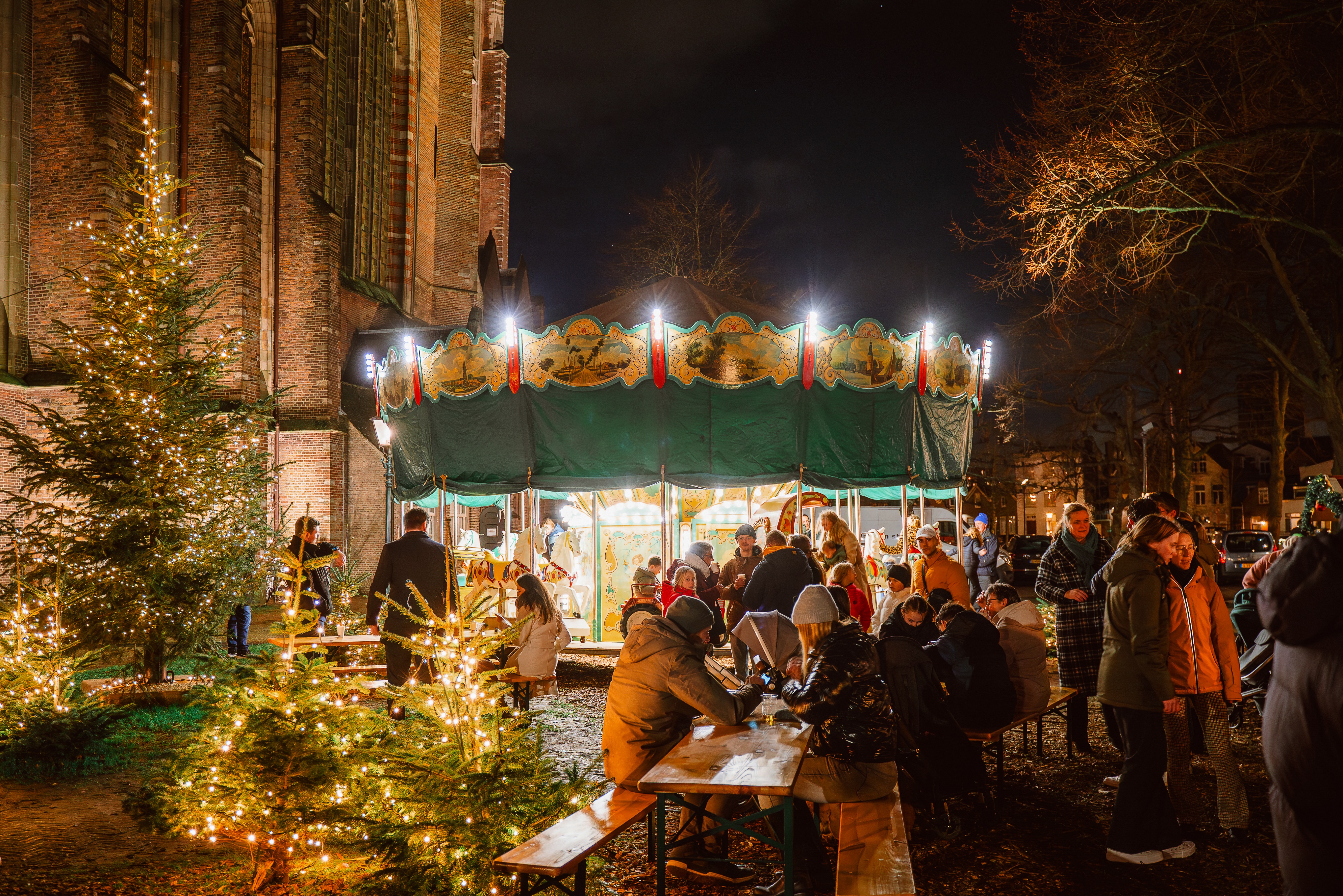 Dordtse Decemberdagen Winterplein evenement draaimolen Dordrecht (5)