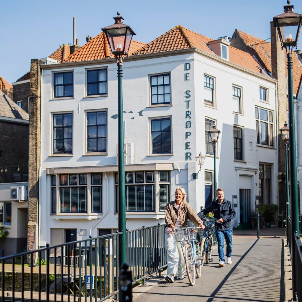De Stroper eten drinken fiets Wijnbrug lente voorjaar centrum Dordrecht (6)