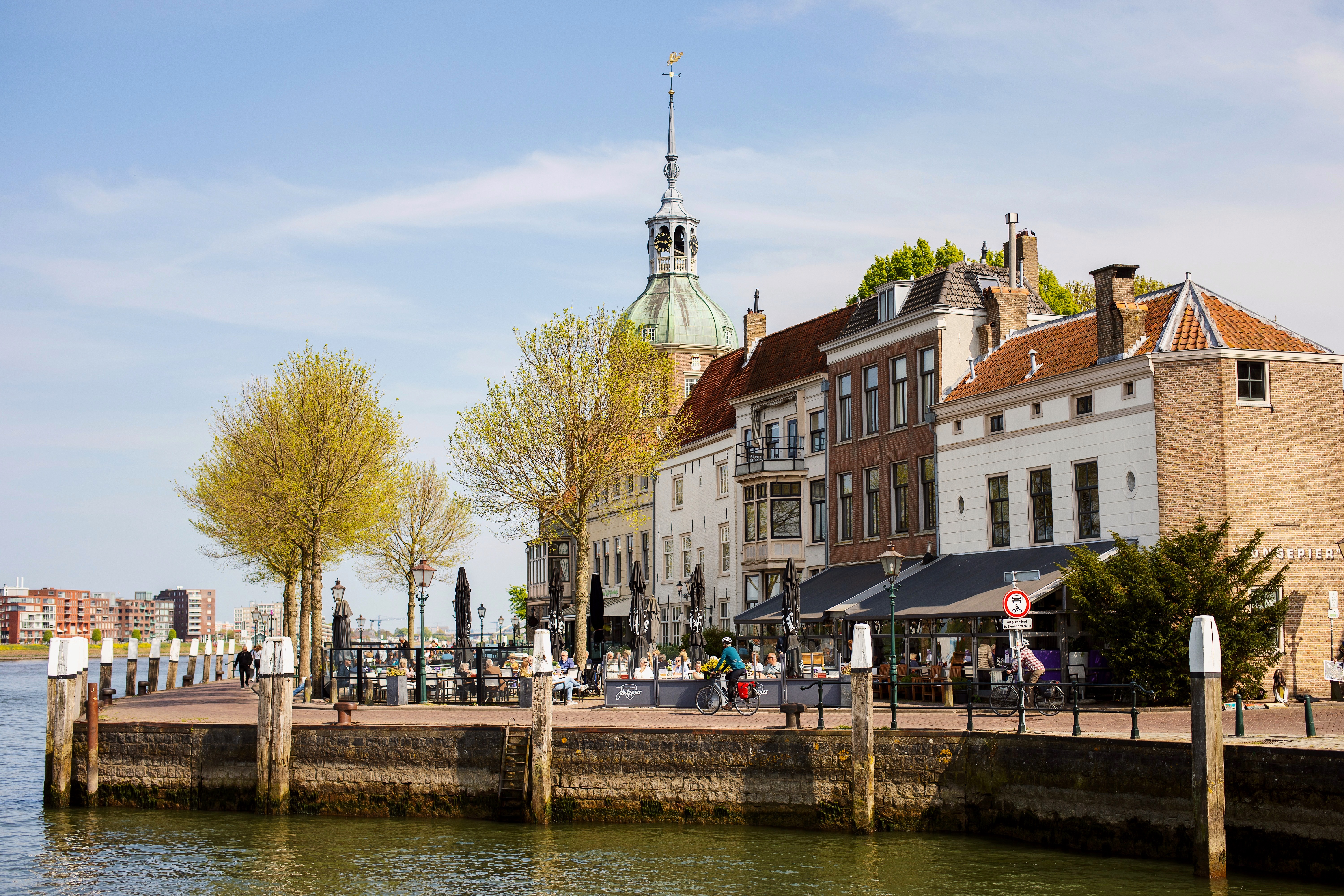 Groothoofd haven terras Jongepier voorjaar lente centrum Dordrecht