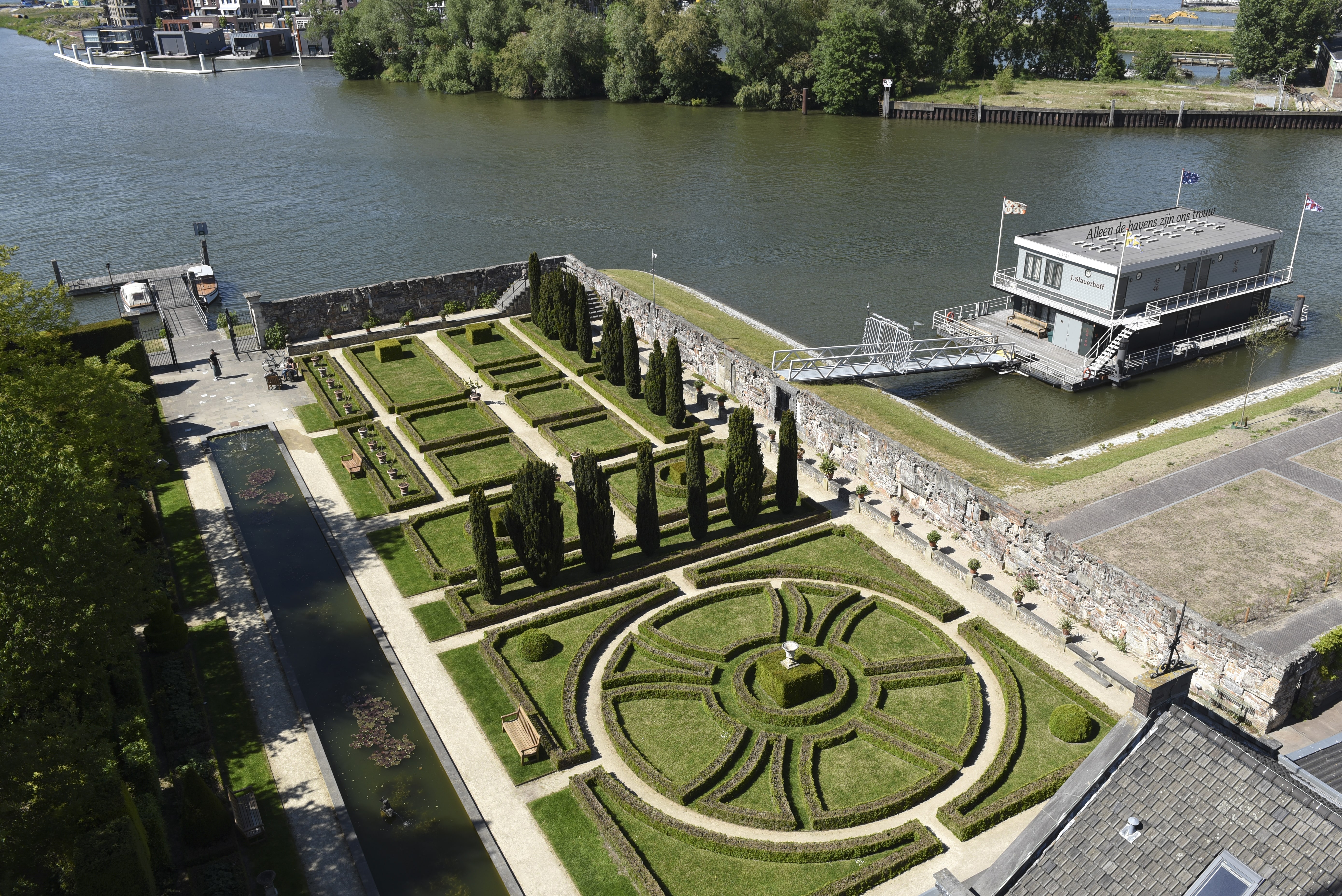 Hotel waterkamer Villa Augustus Dordrecht - foto Ries van Wendel de Joode