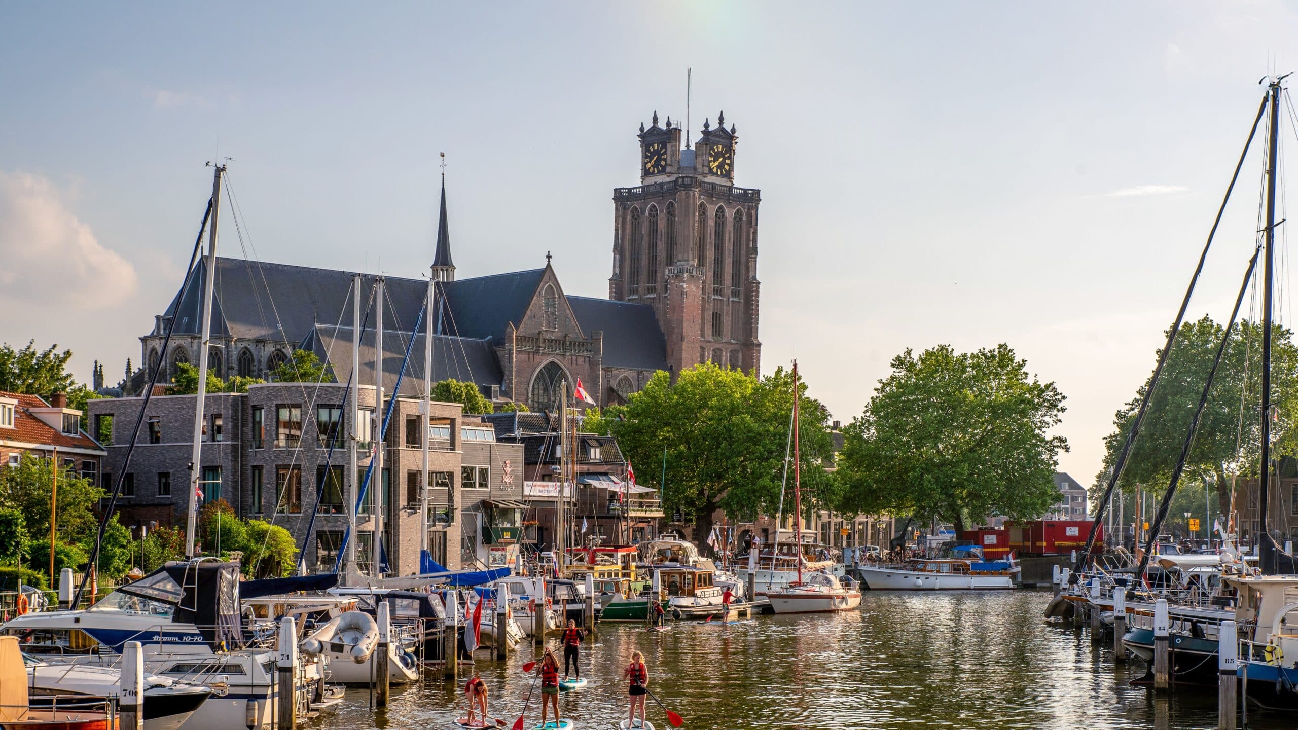 Suppen paddle boarden Nieuwe Haven Grote Kerk centrum Dordrecht
