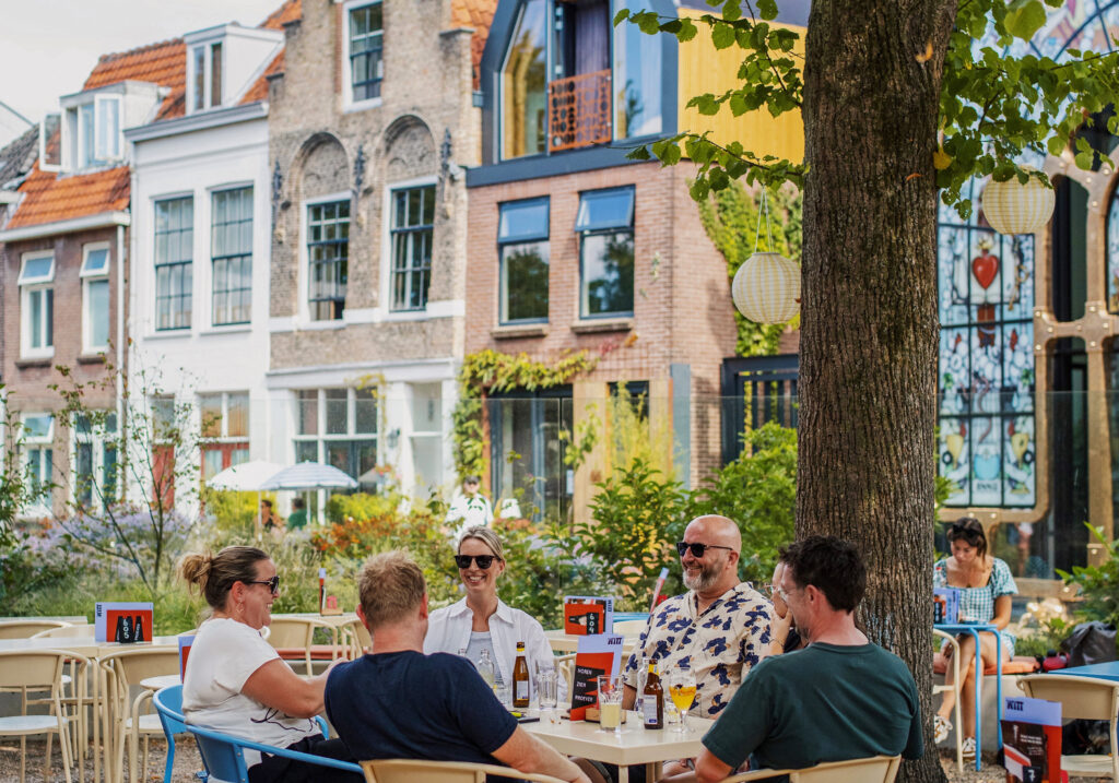 De Witt eten drinken terras Kunstkerk centrum Dordrecht najaar zomer (1)