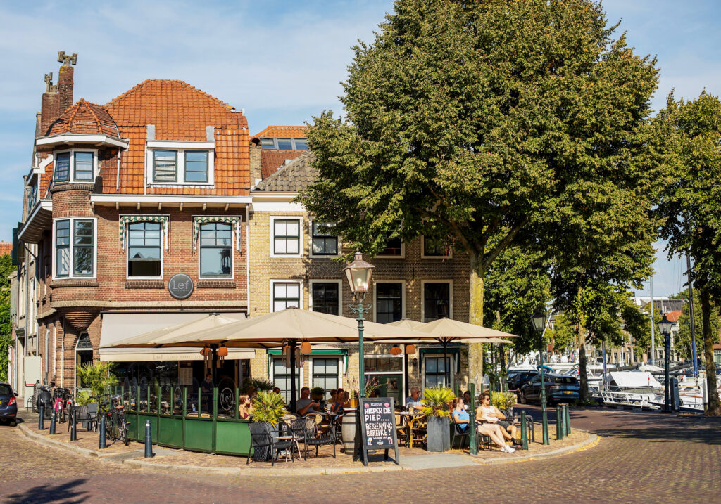 LEF eten drinken terras centrum Nieuwe Haven Dordrecht najaar zomer (1)