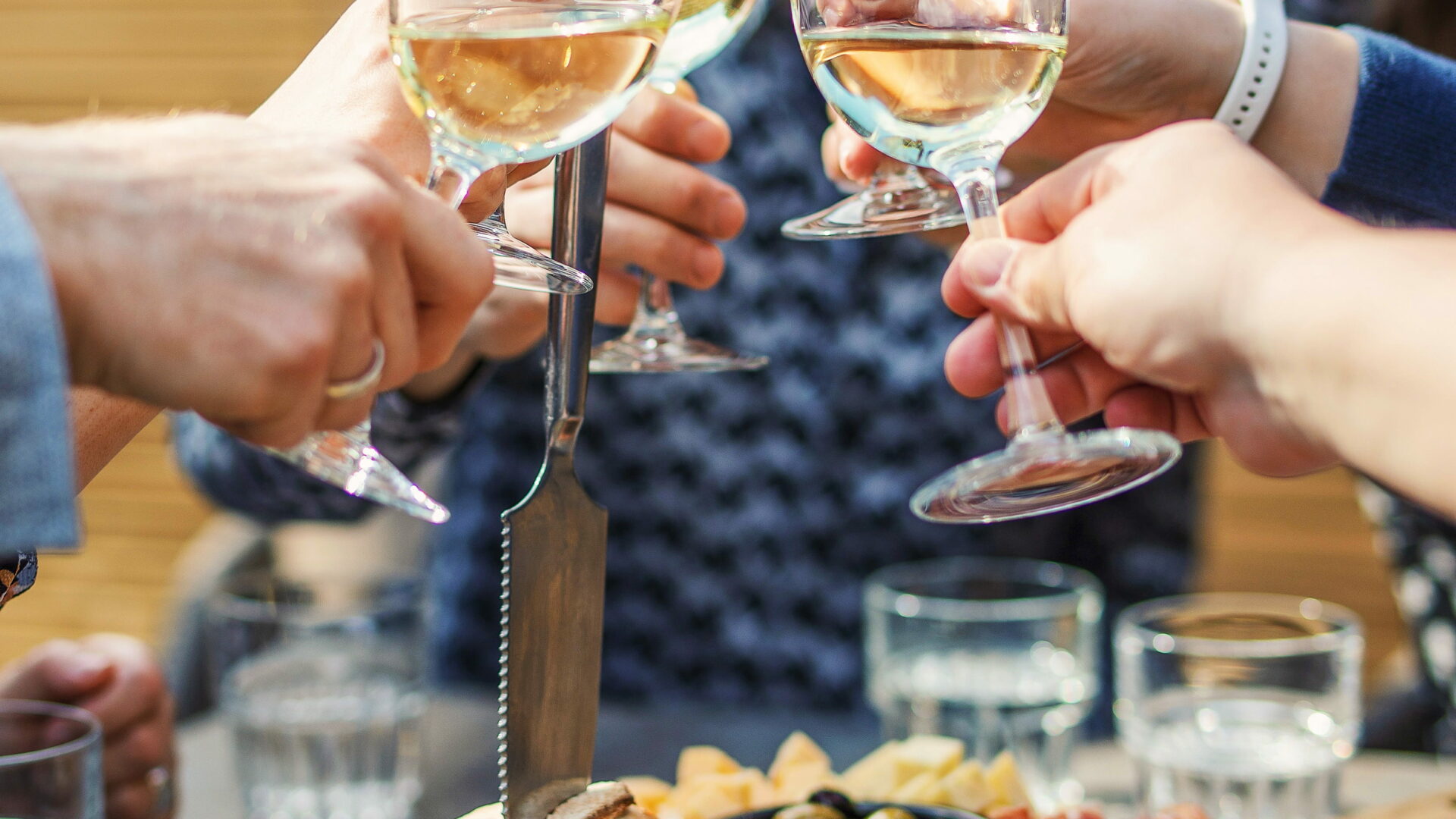 BRUT eten drinken wijn borrelplank stadstuin tuin lente zomer centrum Dordrecht