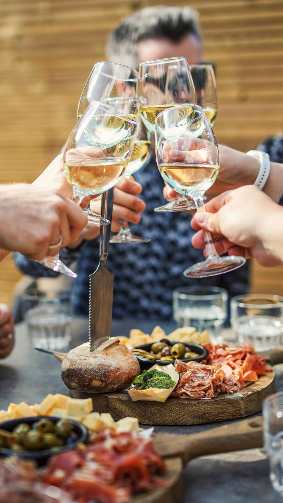 BRUT eten drinken wijn borrelplank stadstuin tuin lente zomer centrum Dordrecht