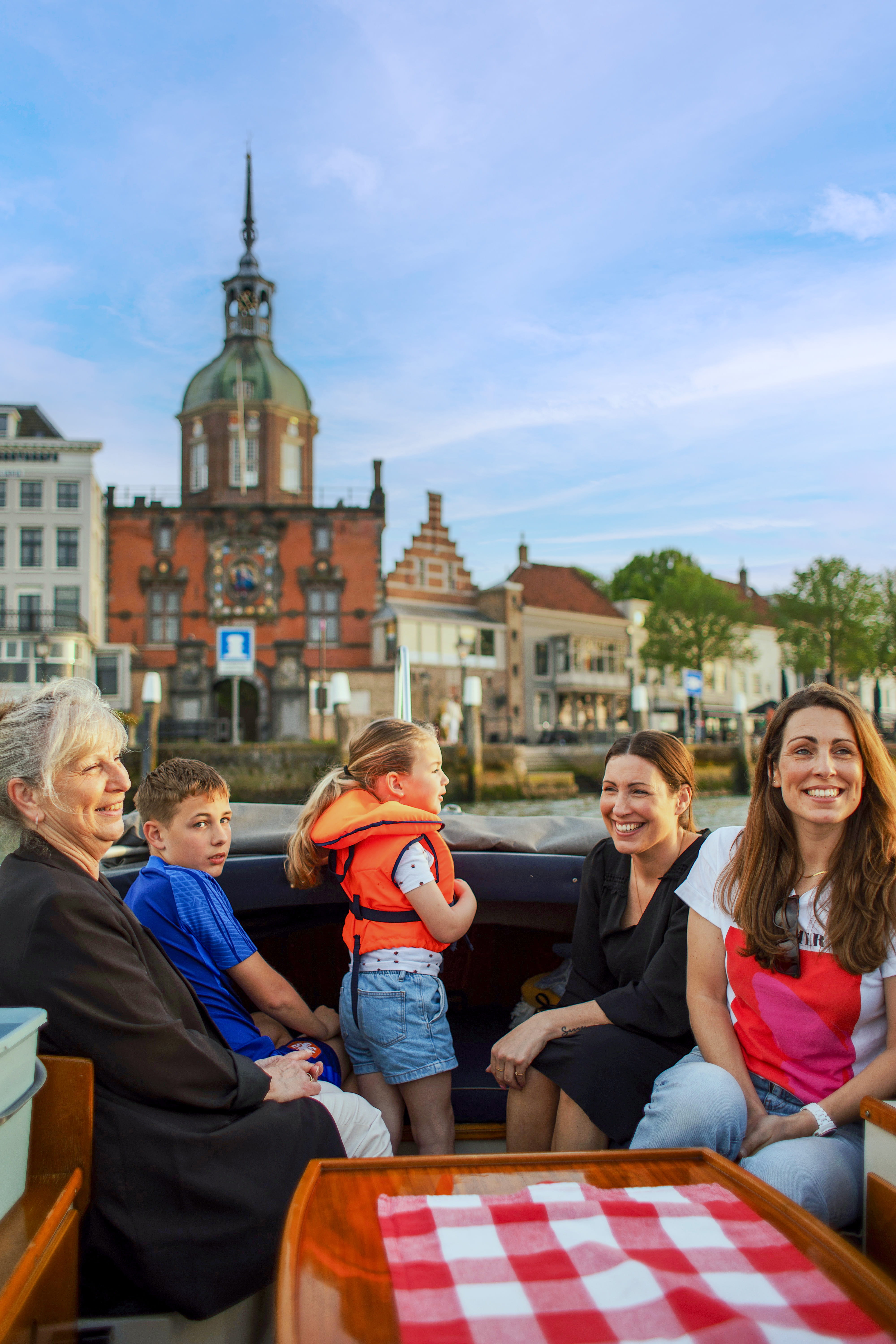 Bootje Dordrecht rondvaart kids kinderen water haven lente Groothoofd Dordrecht