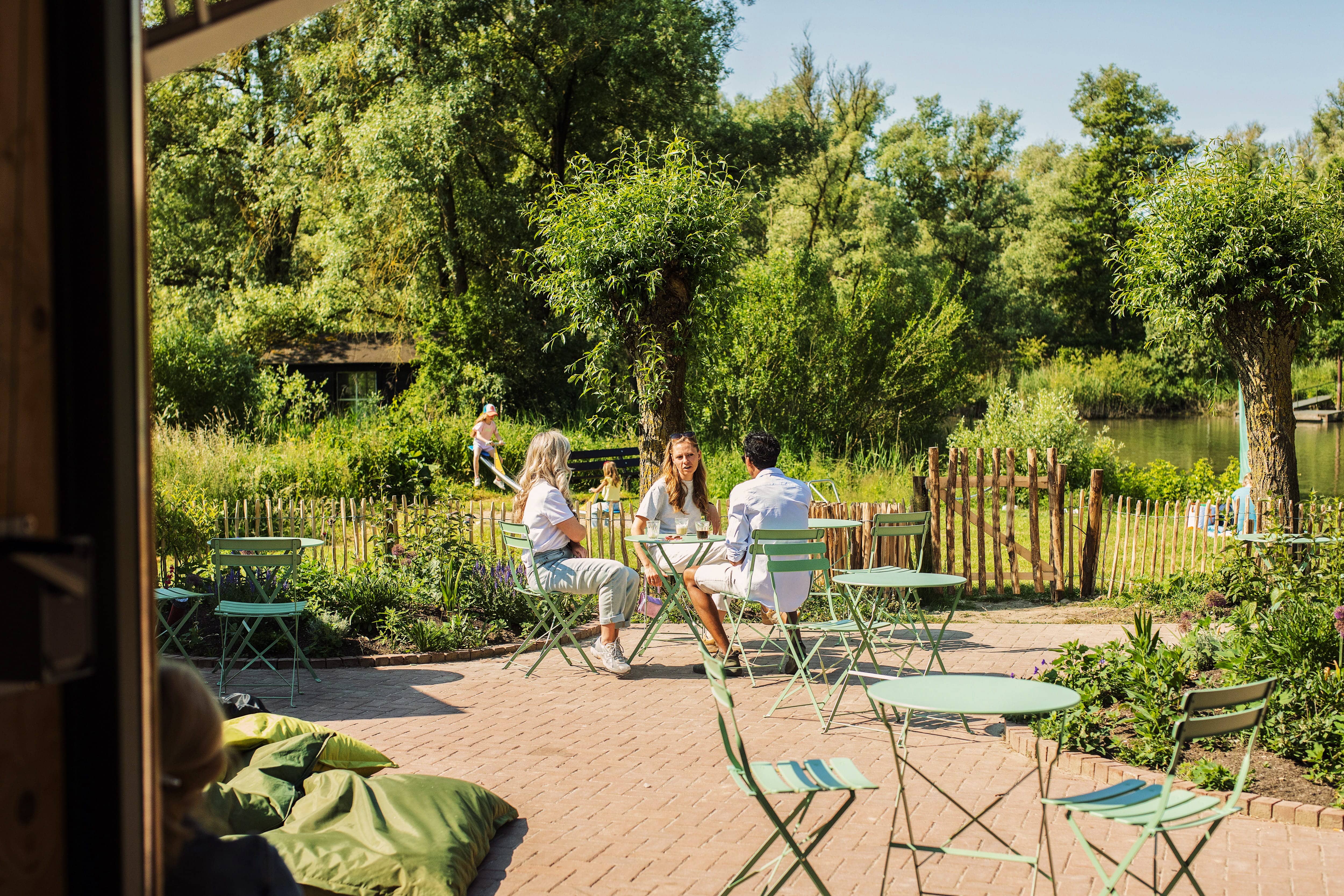 Brasserie Biezz Biesboschcentrum kinderen terras eten drinken zomer Dordrecht (1)