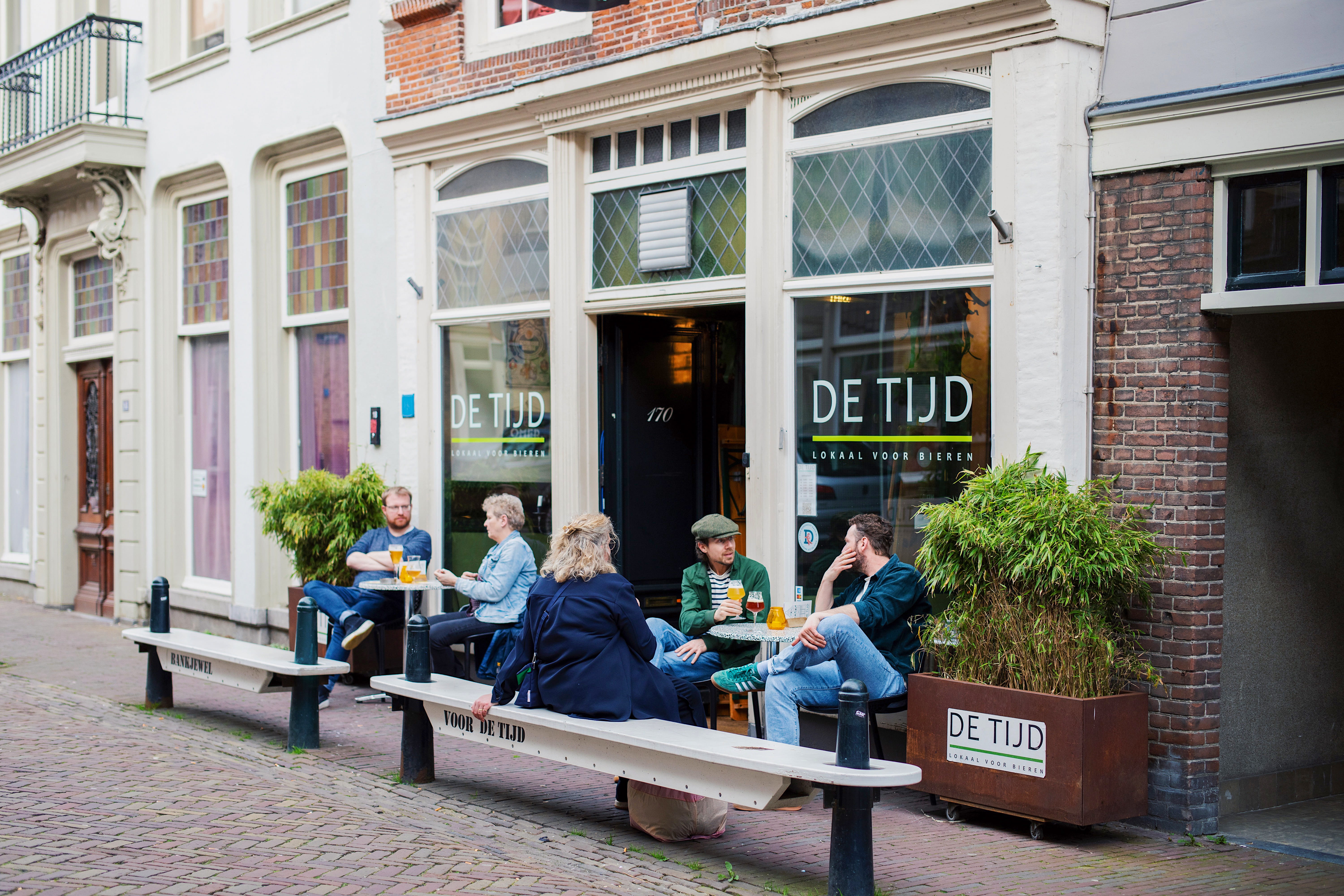 Café de tijd eten drinken terras Voorstraat Noord lente zomer herfst Dordrecht (2)