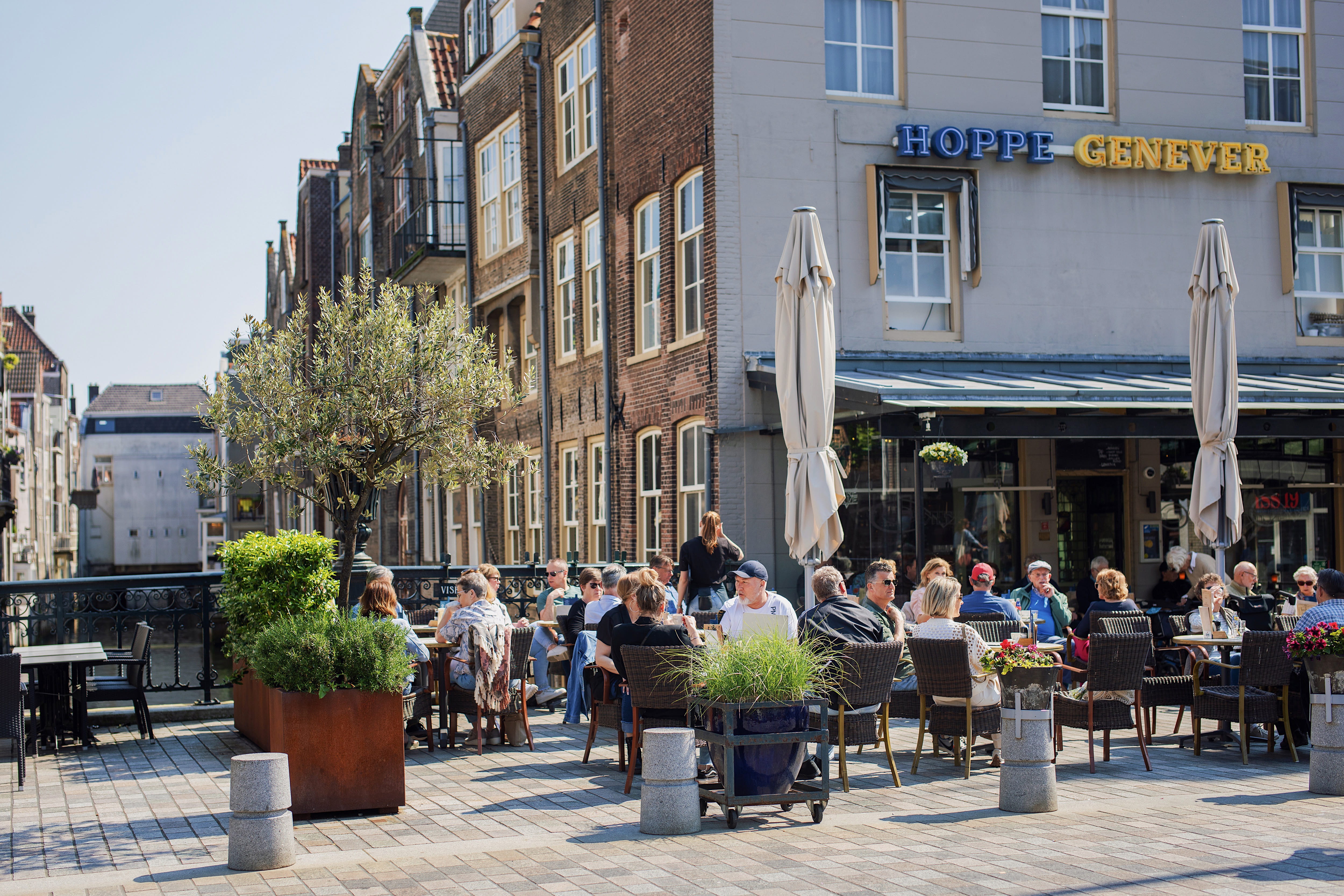Centreville terras eten drinken Visbrug binnenstad lente Dordrecht