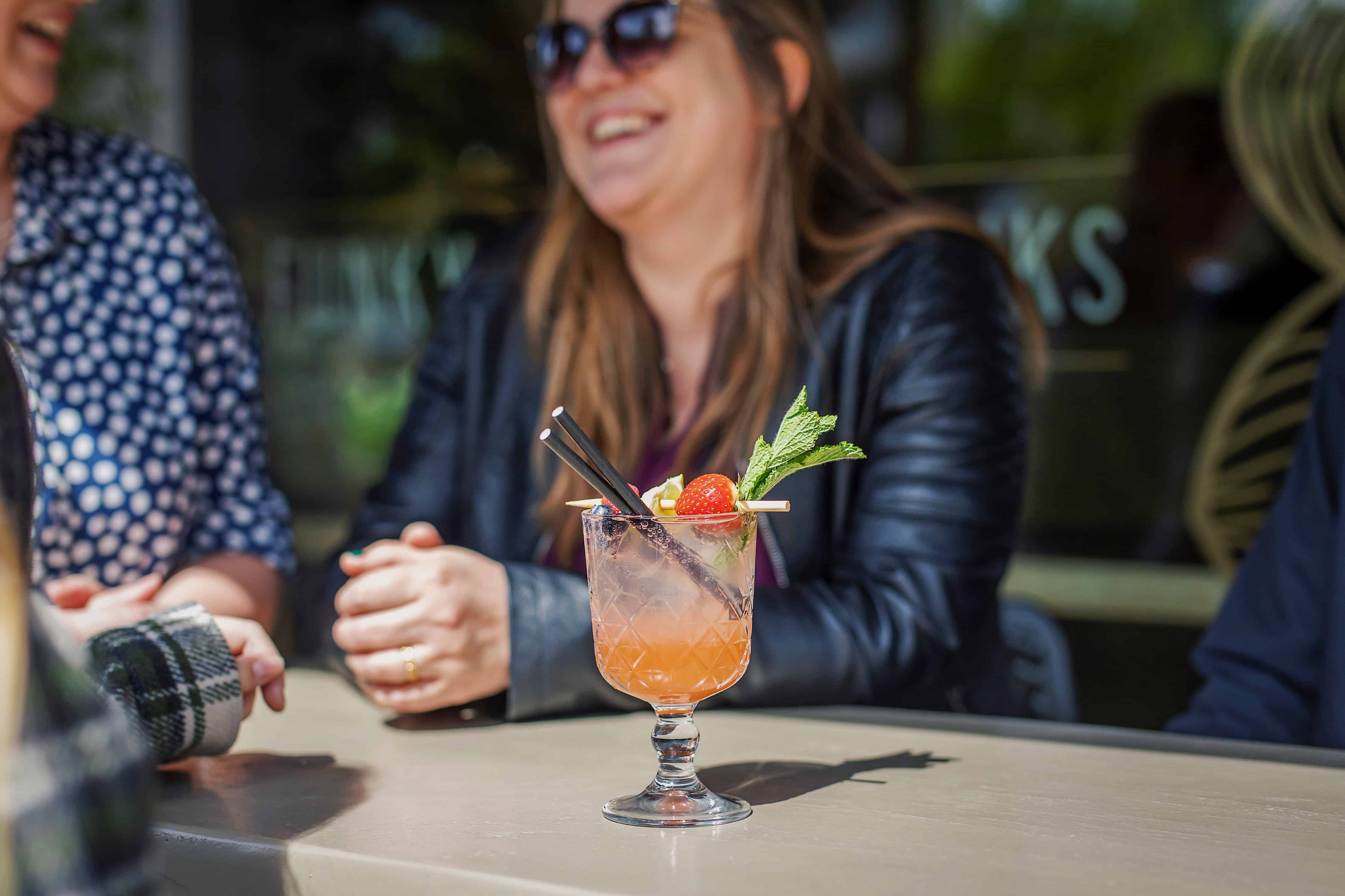 DOK Bar & Bites cocktail terras lente zomer Dordrecht