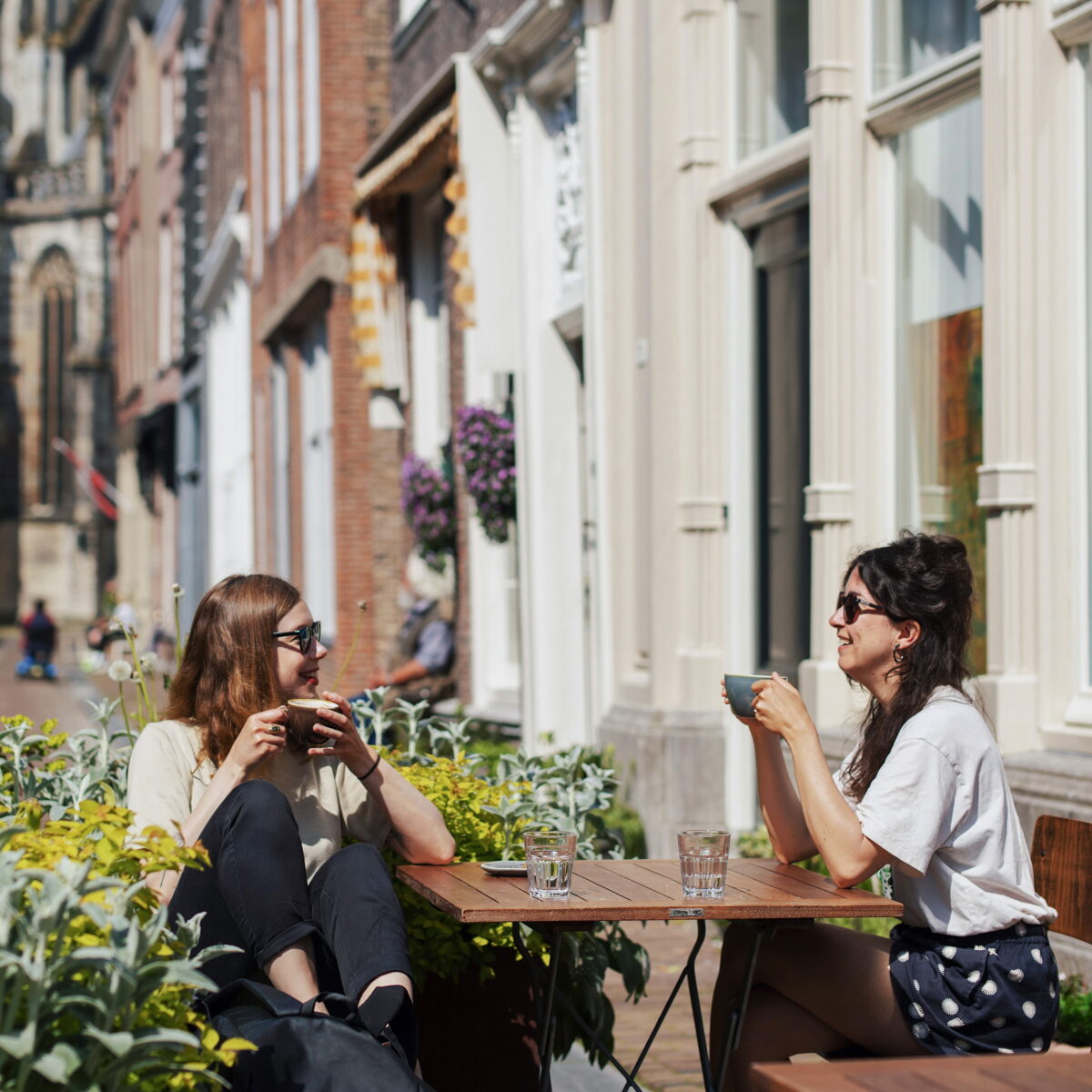 De Remise terras Grotekerksbuurt Grote Kerk eten drinken lente zomer Dordrecht (1)