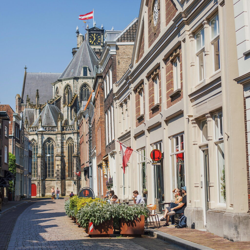 De Remise terras Grotekerksbuurt Grote Kerk eten drinken lente zomer Dordrecht (3)