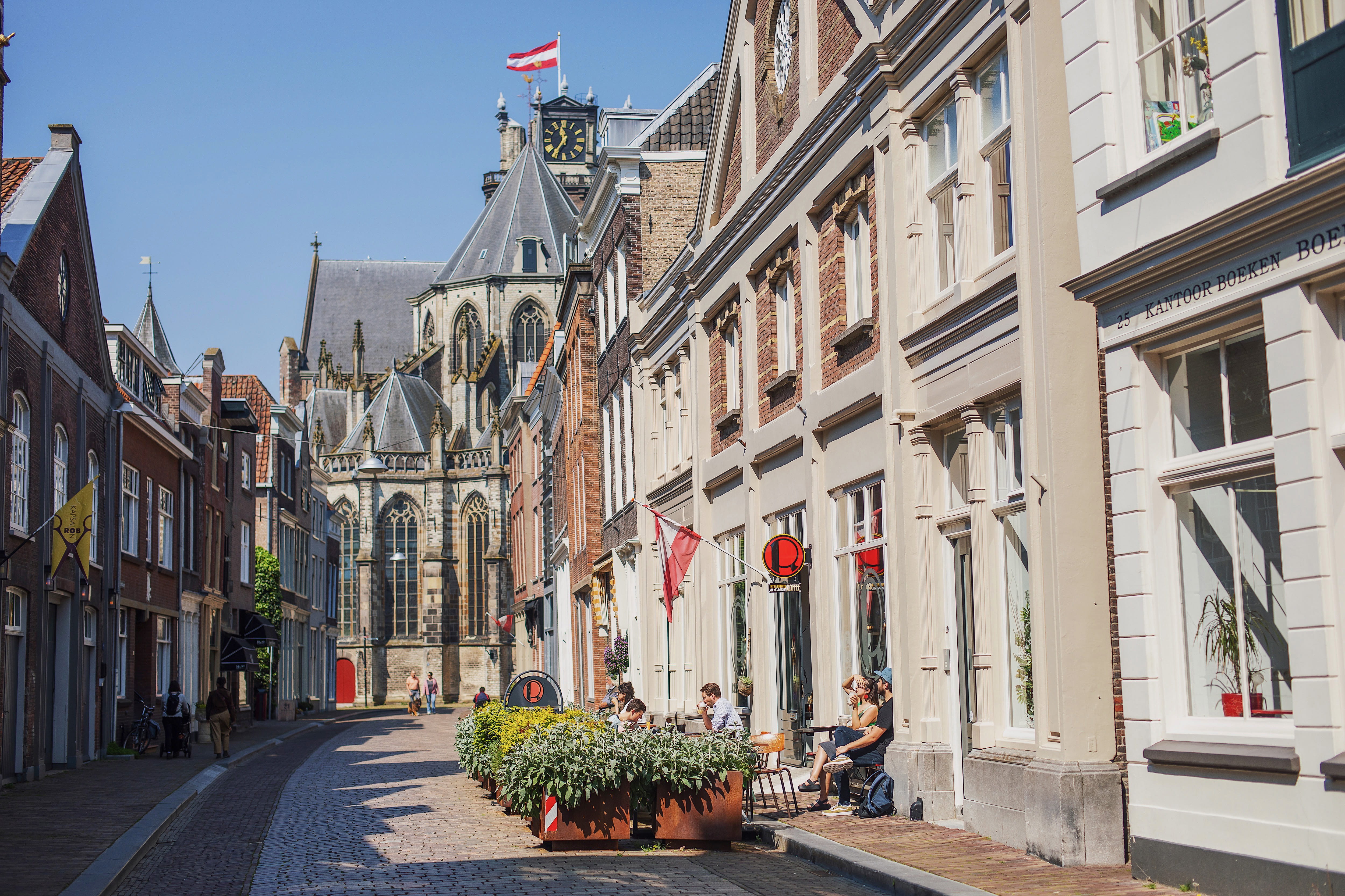 De Remise terras Grotekerksbuurt Grote Kerk eten drinken lente zomer Dordrecht (3)