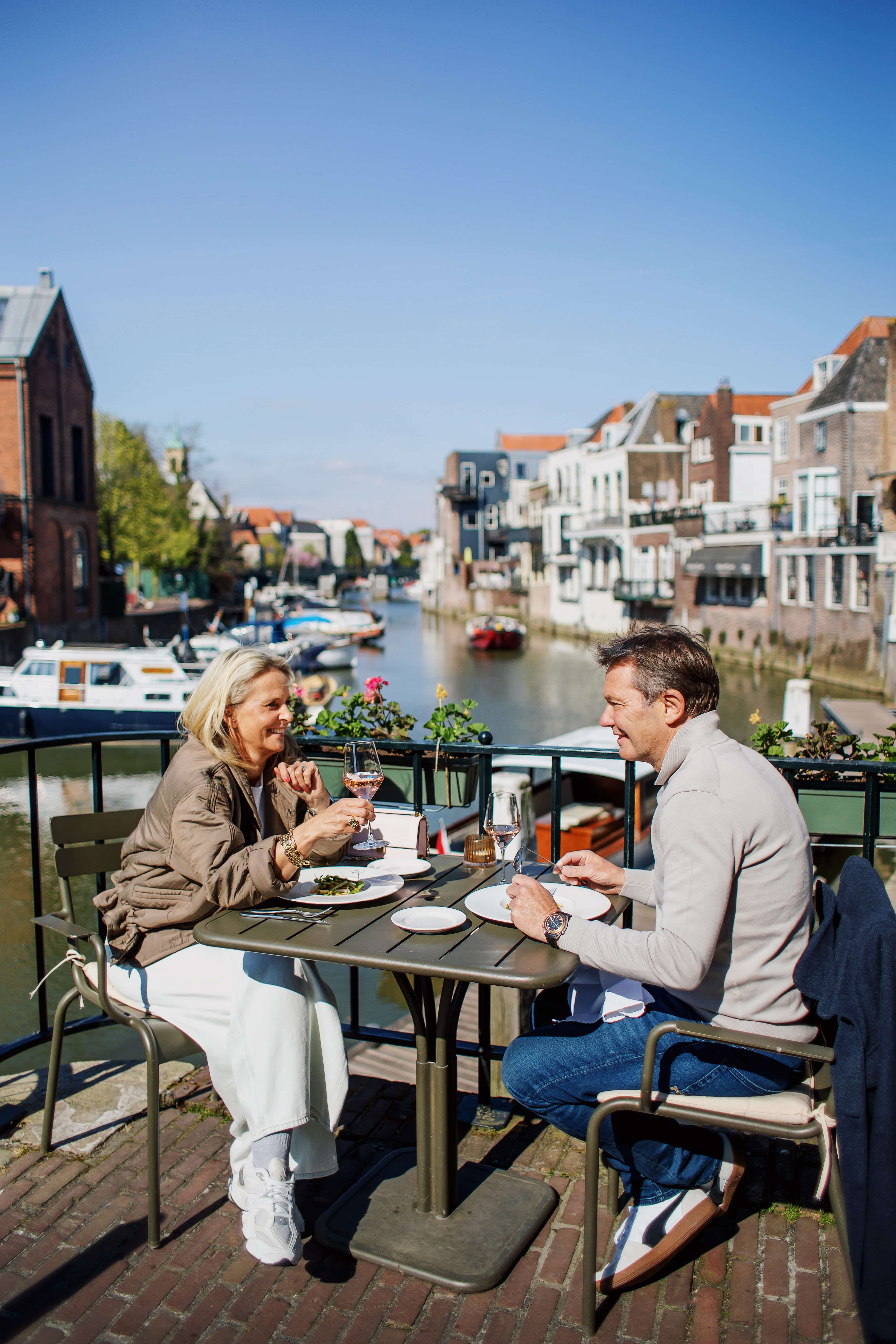 De Stroper eten drinken terras Wijnbrug lente herfst centrum Dordrecht (4)