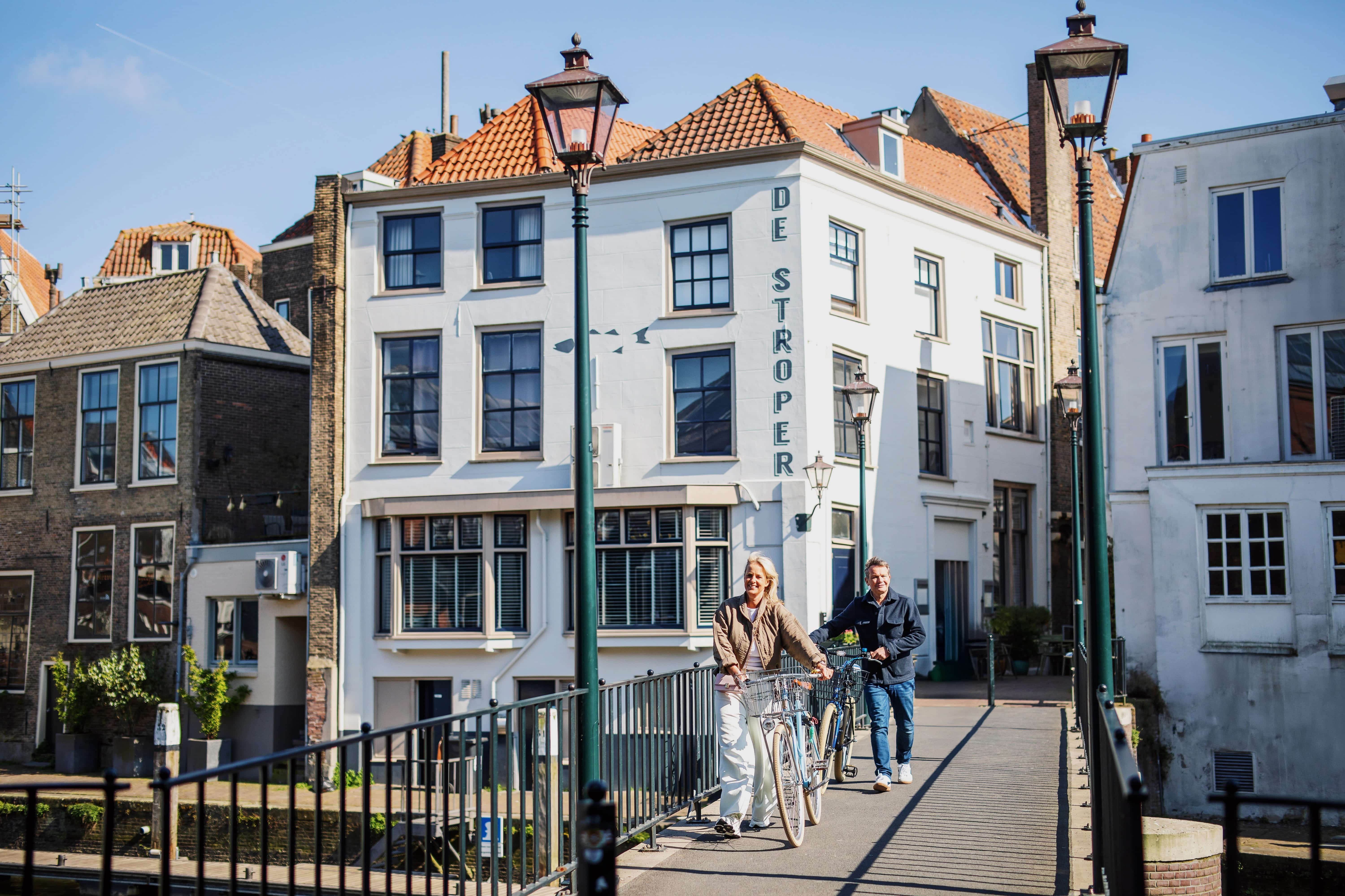 De Stroper fiets eten drinken terras Wijnbrug lente herfst centrum Dordrecht