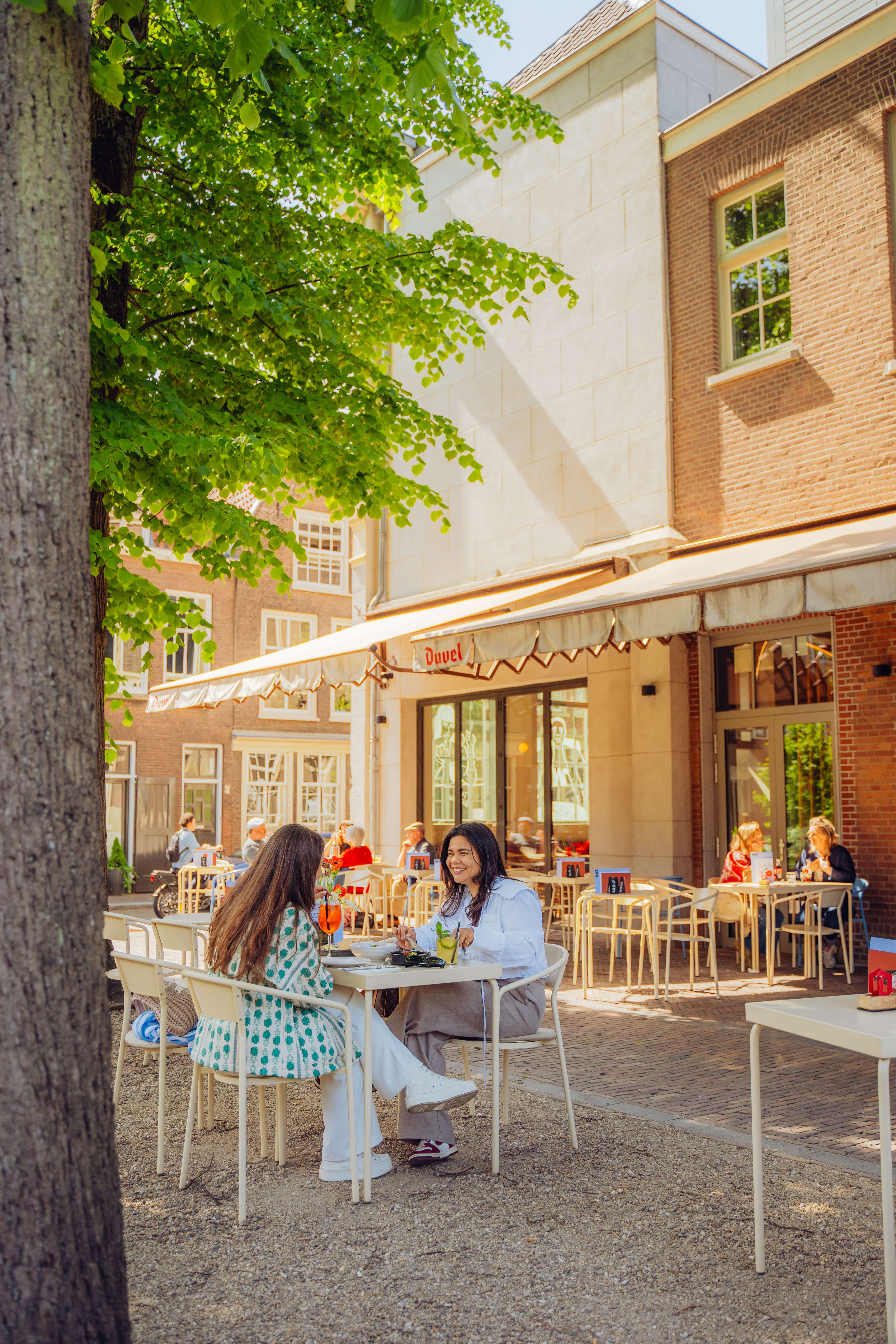 De Witt eten drinken terras vriendinnen centrum Dordrecht lente (1)