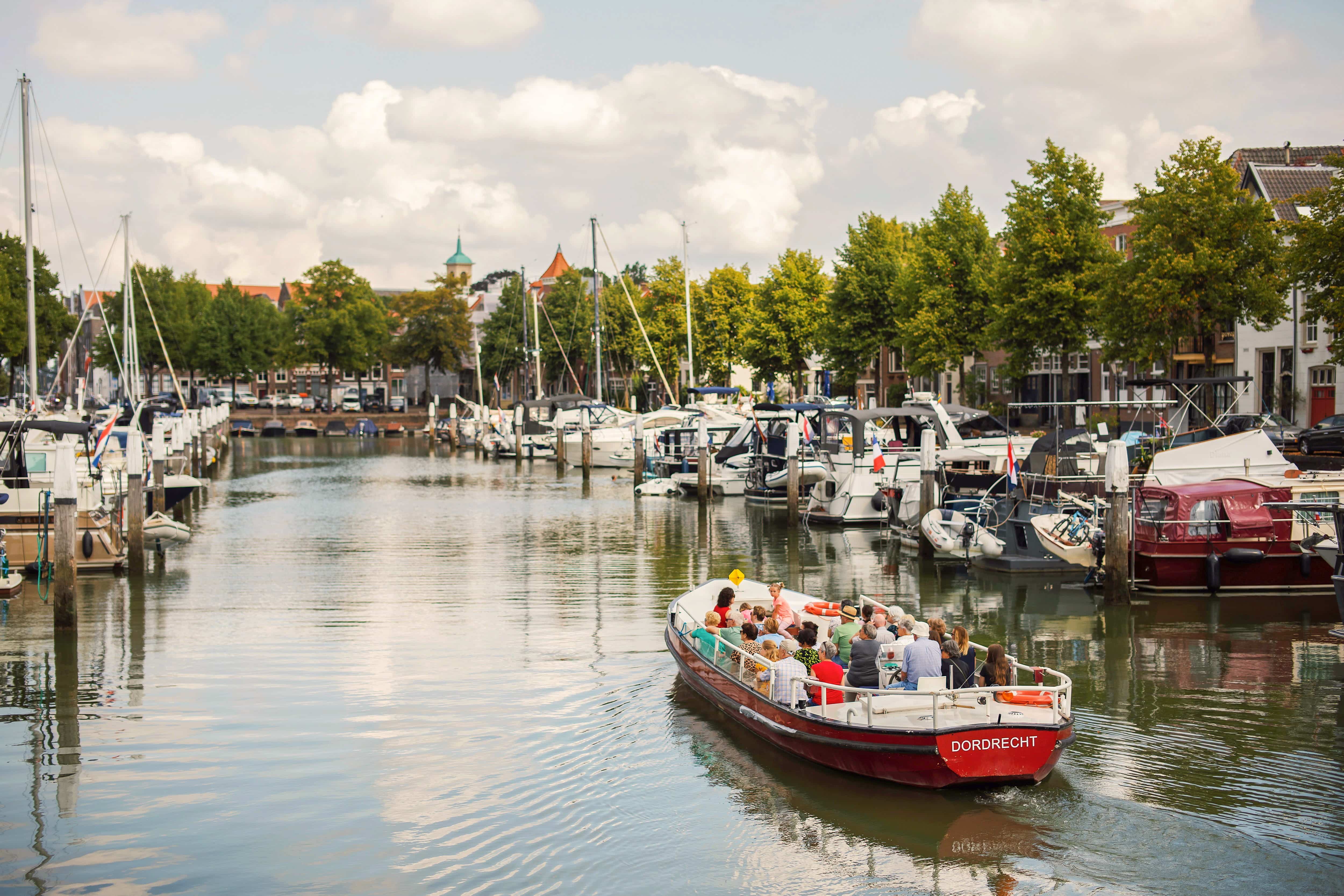 Dordtevaar Nieuwe Haven rondvaart boot water zomer Dordrecht