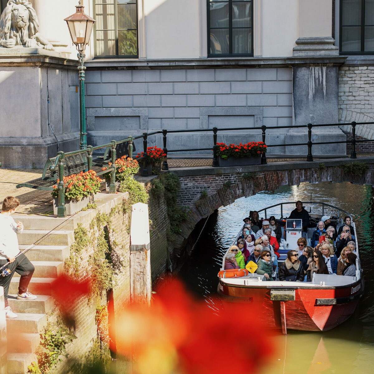 Dordtevaar rondvaart Stadhuis Voorstraathaven lente herfst centrum Dordrecht