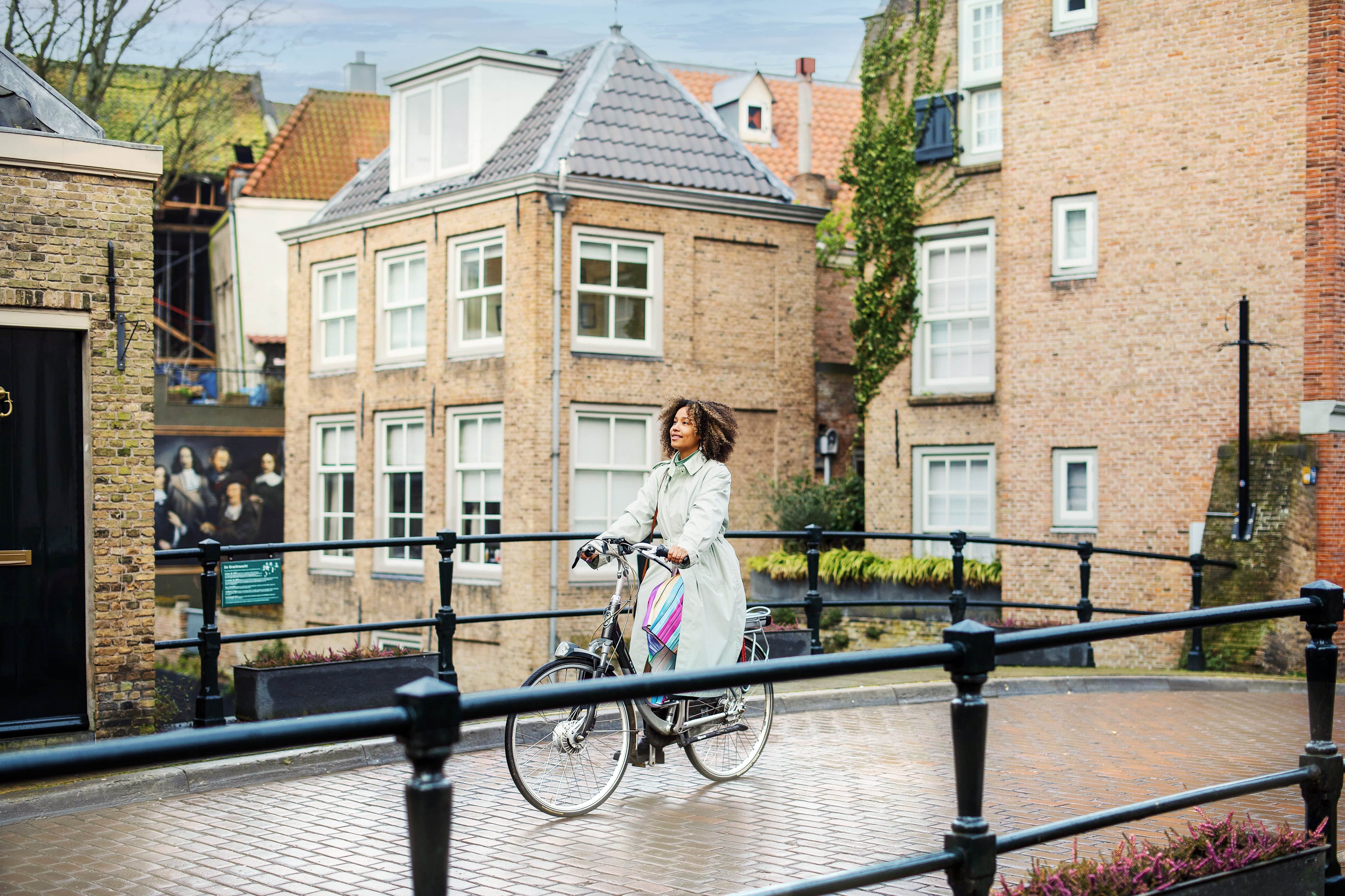 Fietsen voorjaar lente Stadhuis Lombardbrug centrum Dordrecht