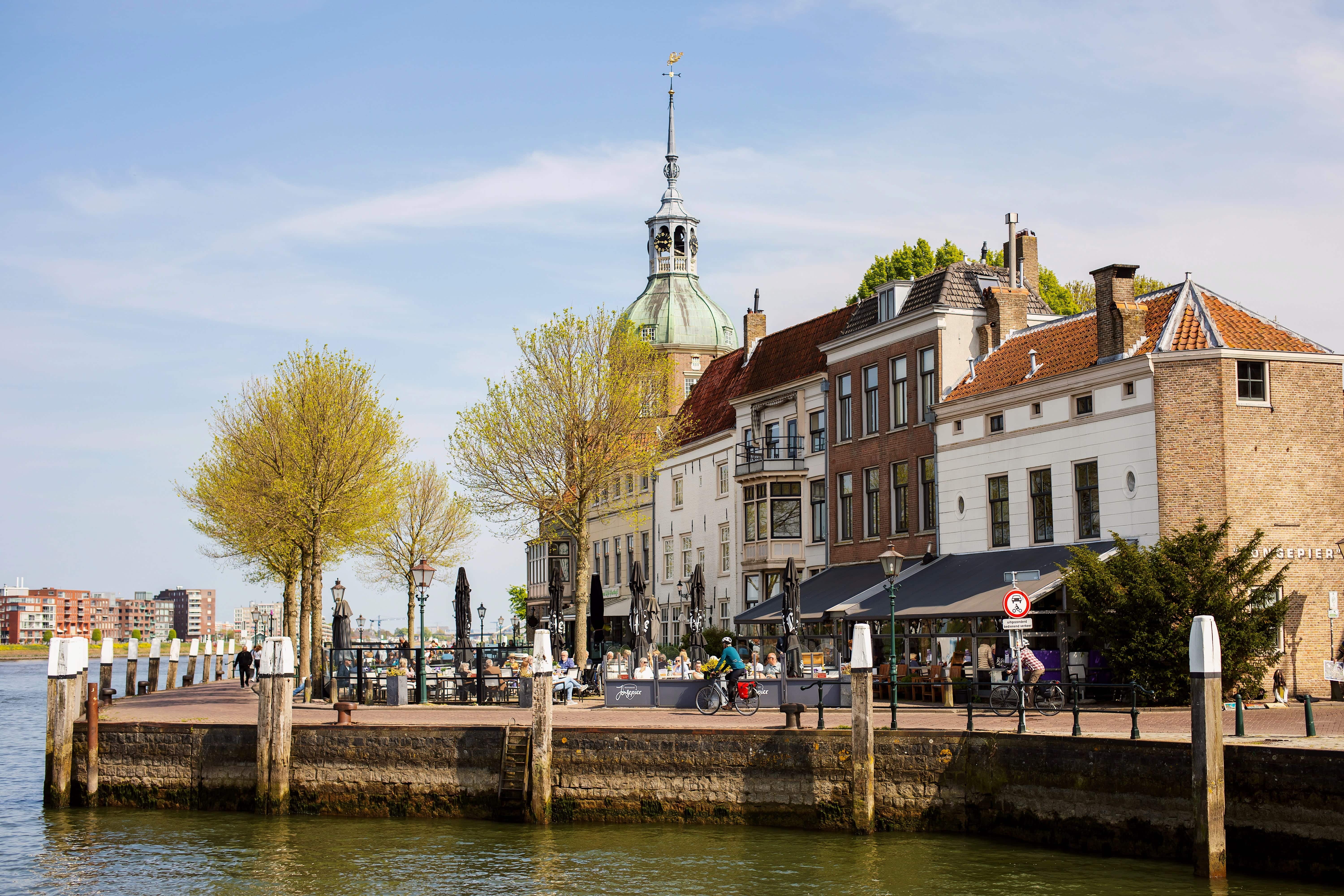 Groothoofd haven water terras Jongepier lente centrum Dordrecht
