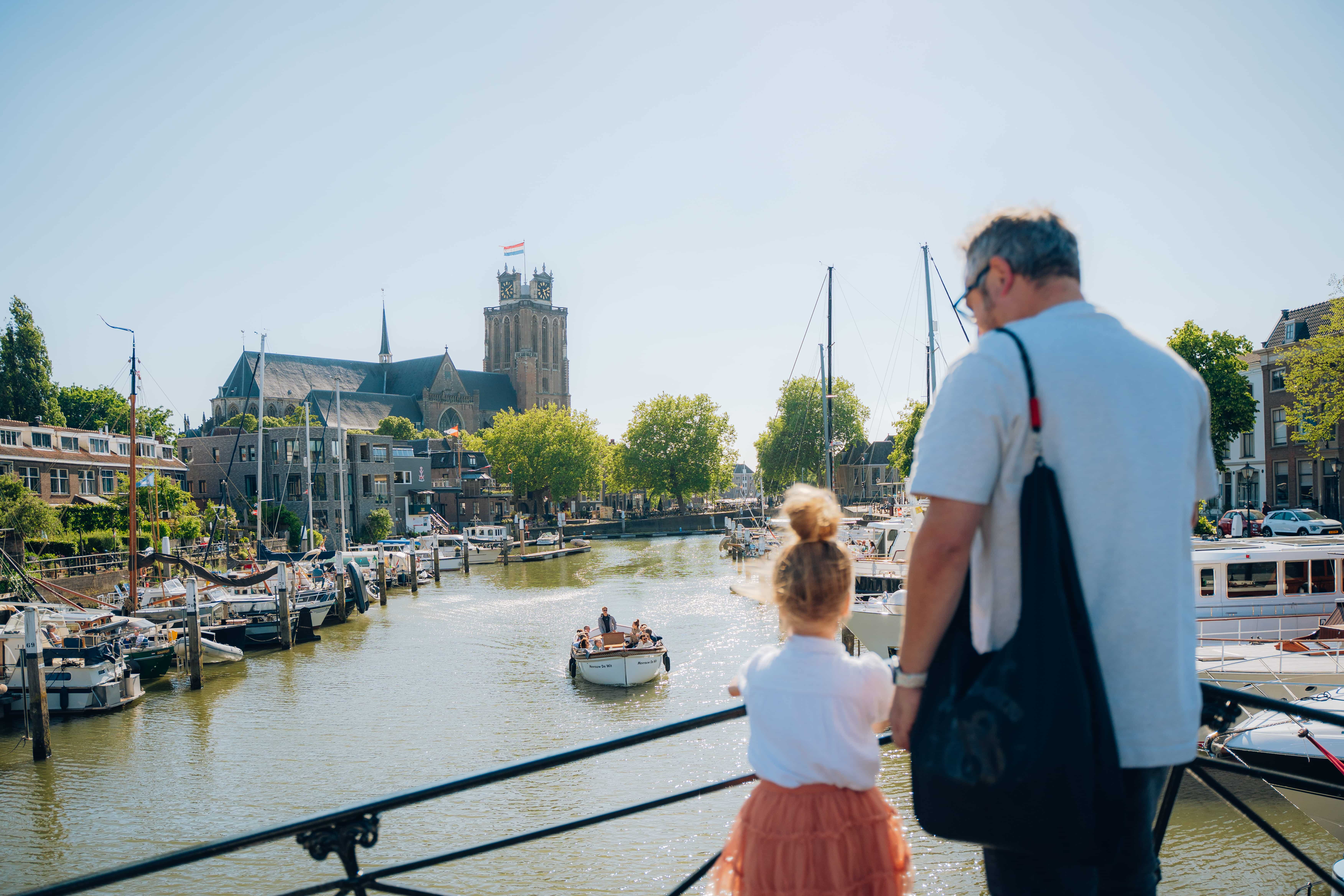 Grote Kerk Nieuwe Haven kids kinderen boot binnenstad Dordrecht lente zomer