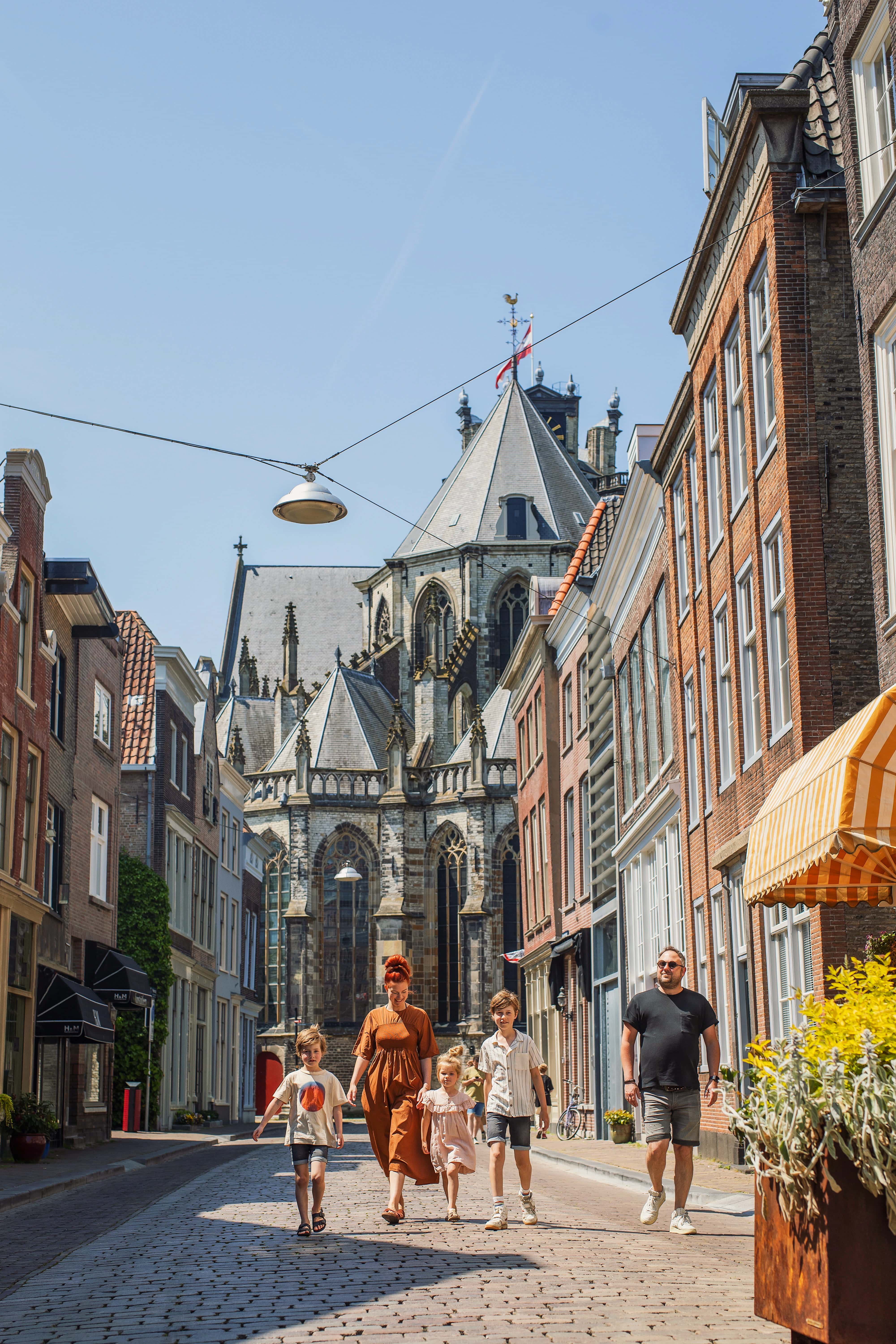 Grotekerksbuurt Grote Kerk kids kinderen gezin wandelen zomer Dordrecht