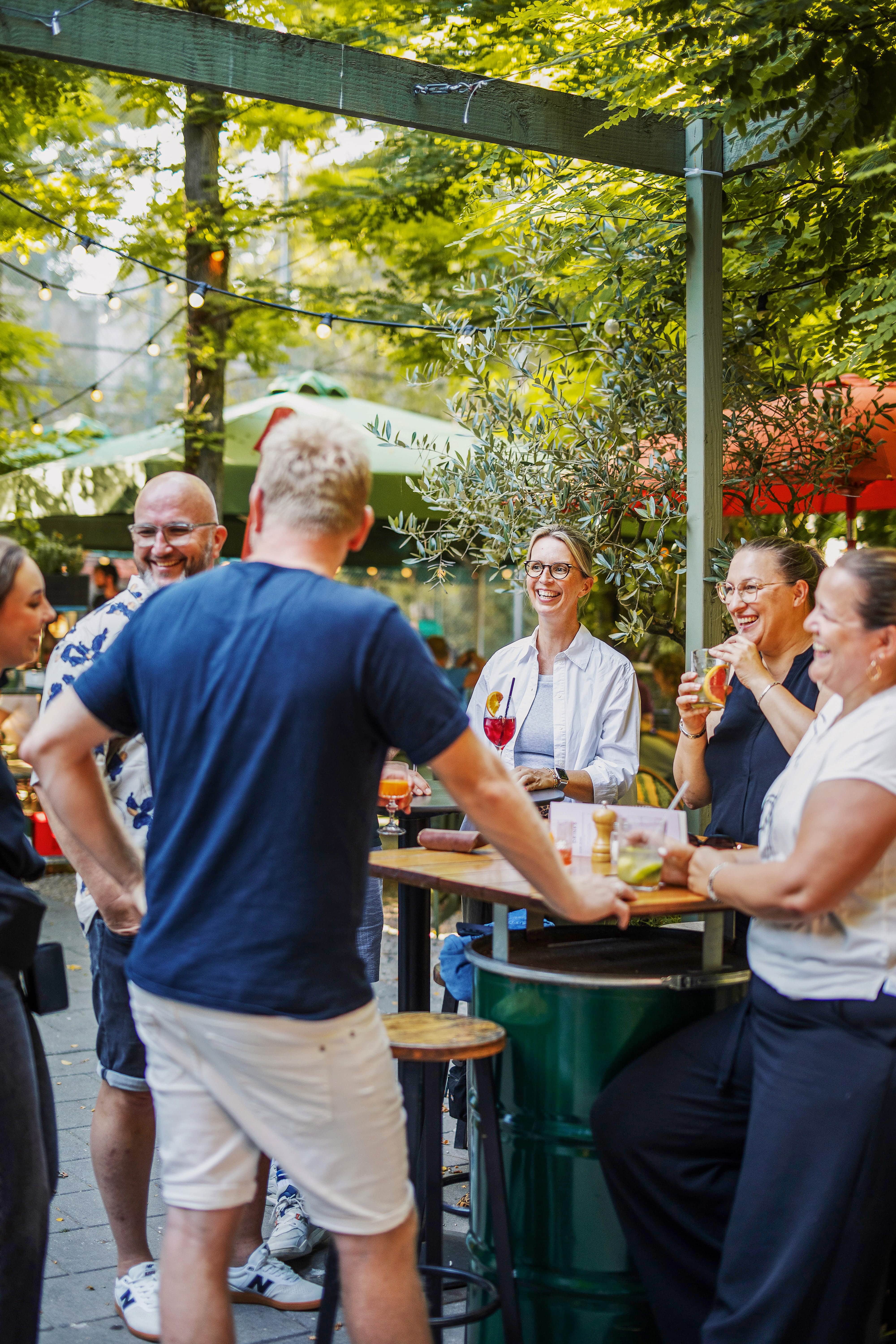 Het Magazijn eten drinken vrienden groepen terras tuin centrum Dordrecht najaar zomer (2)