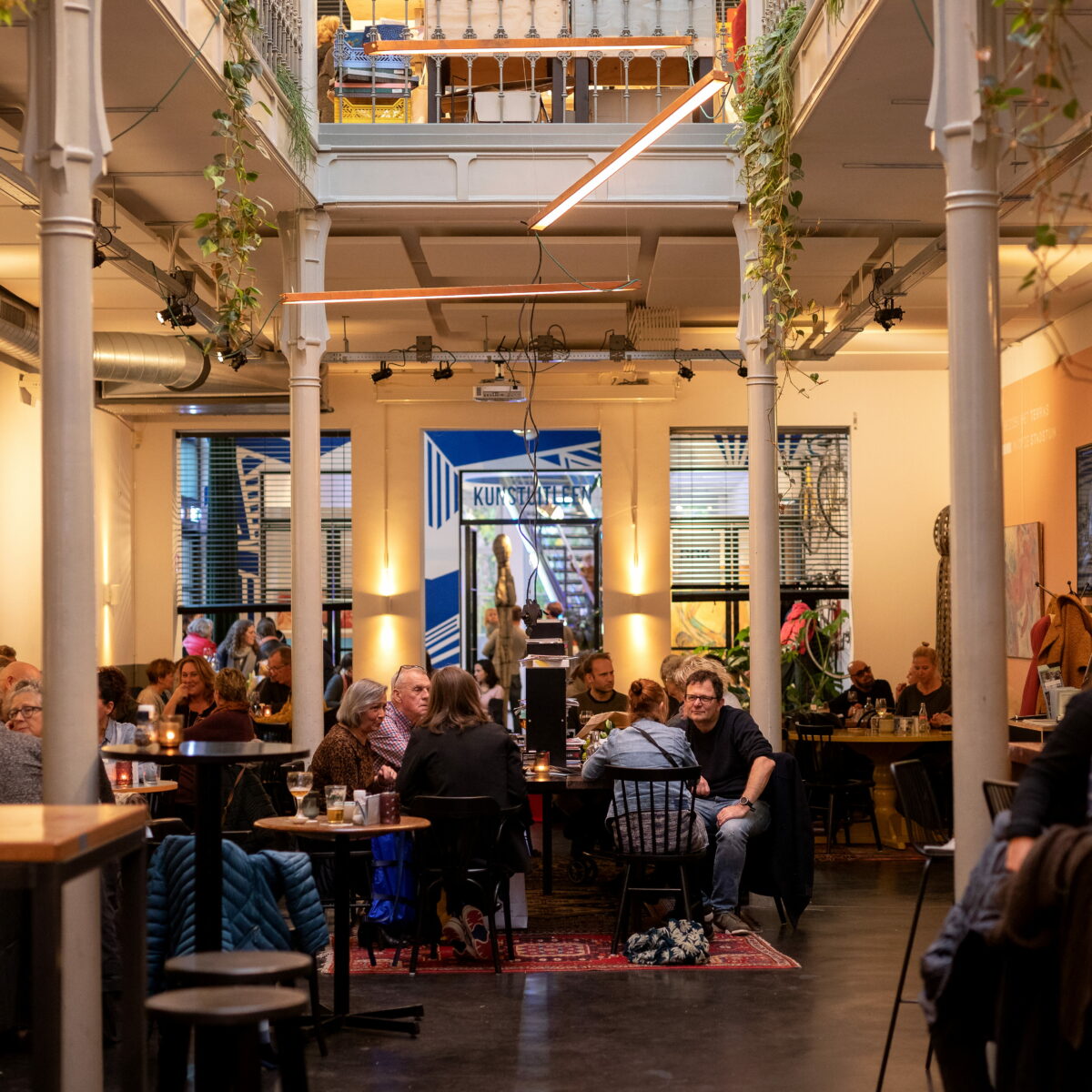 Het Magazijn restaurant eten drinken borrel vrienden lente zomer centrum Dordrecht